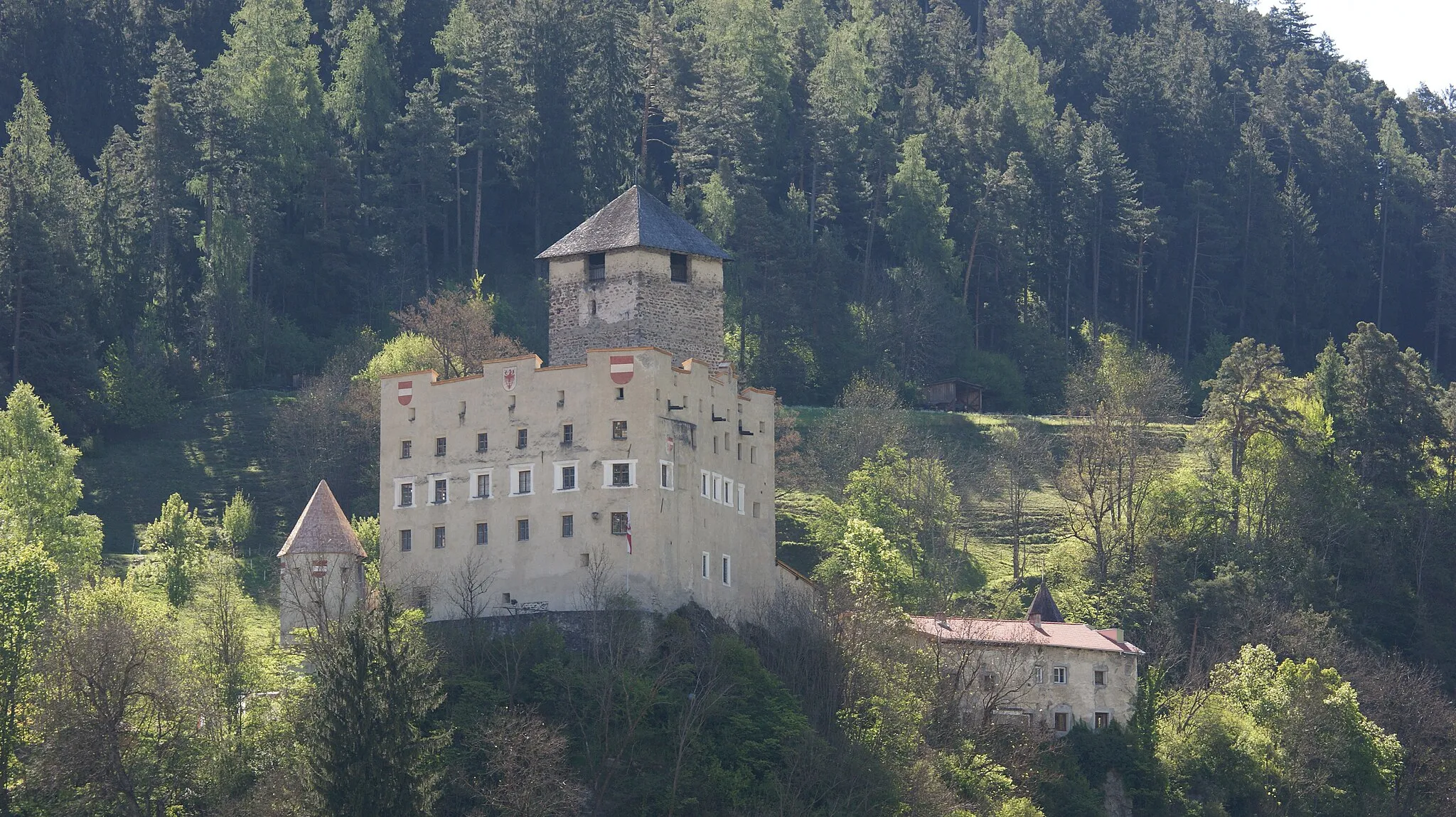 Photo showing: Castle Landeck in Tirol. View from Inn "Sonne" (meaning "Sun"), Perfuchs.