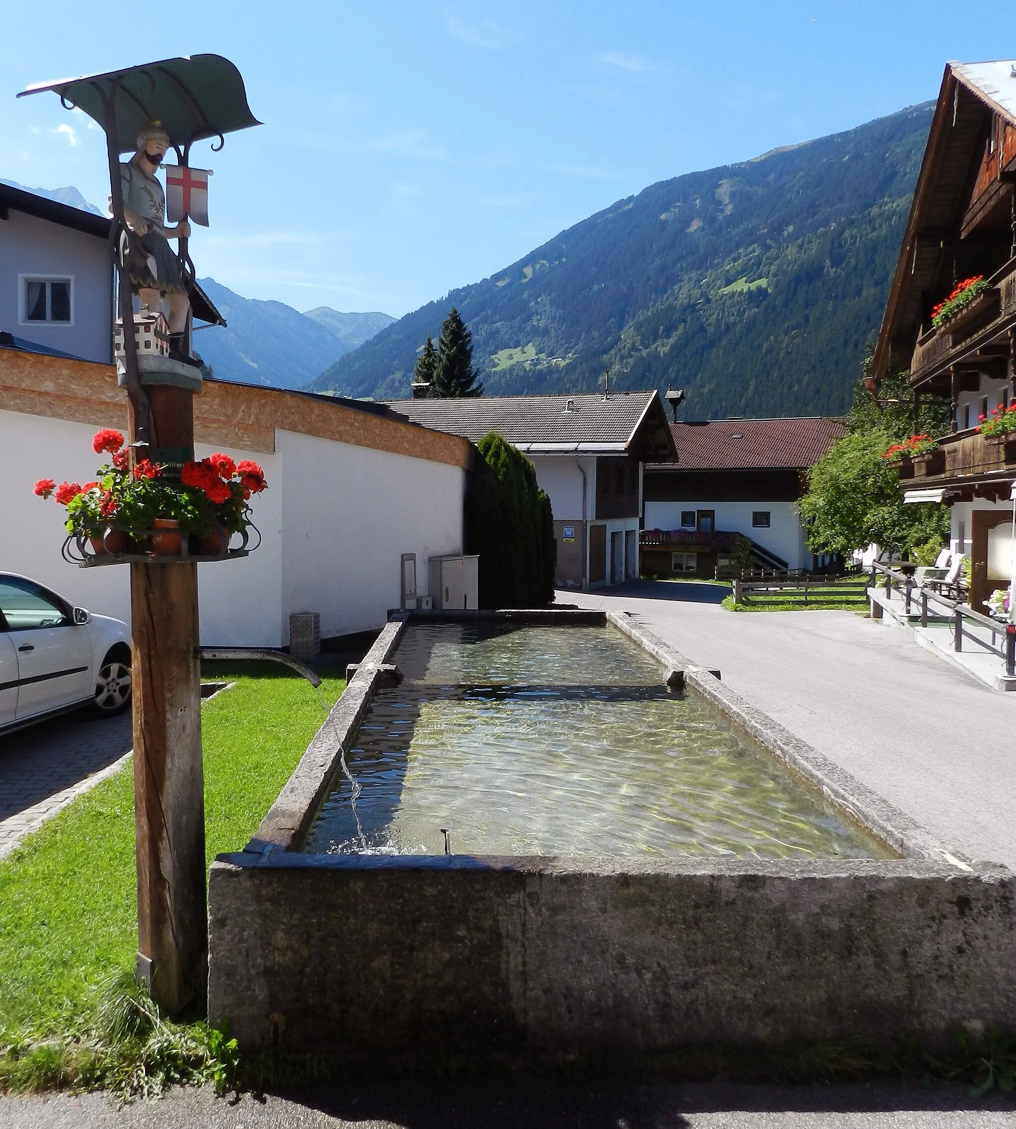 Photo showing: Floriansbrunnen in Mayrhofen, Ortsteil Dorf Haus (Tirol, Österreich)