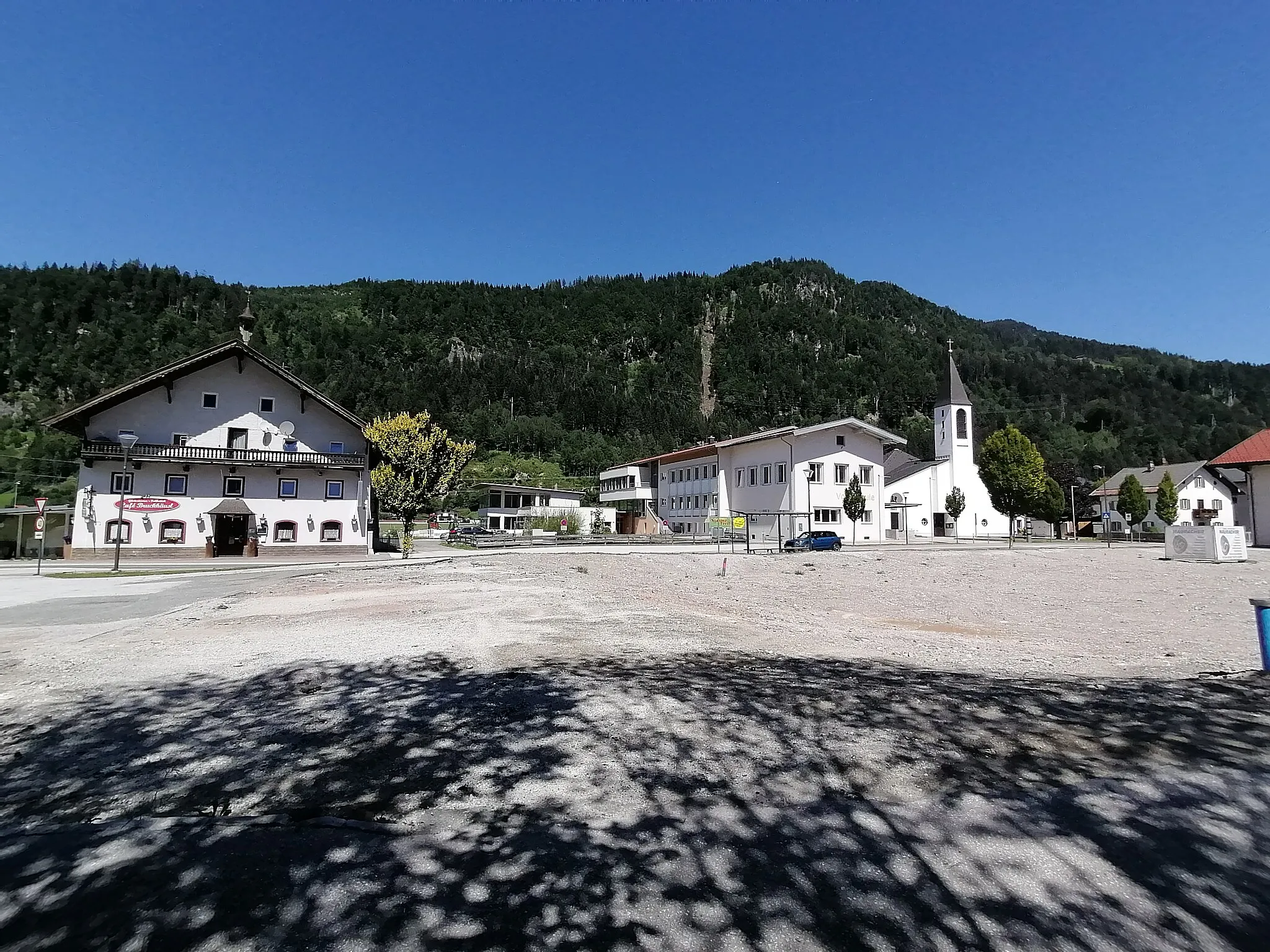 Photo showing: Bruckhäusl Zentrum mit Gelände des im Frühjahr 2022 abgerissenen Großhandelgebäudes