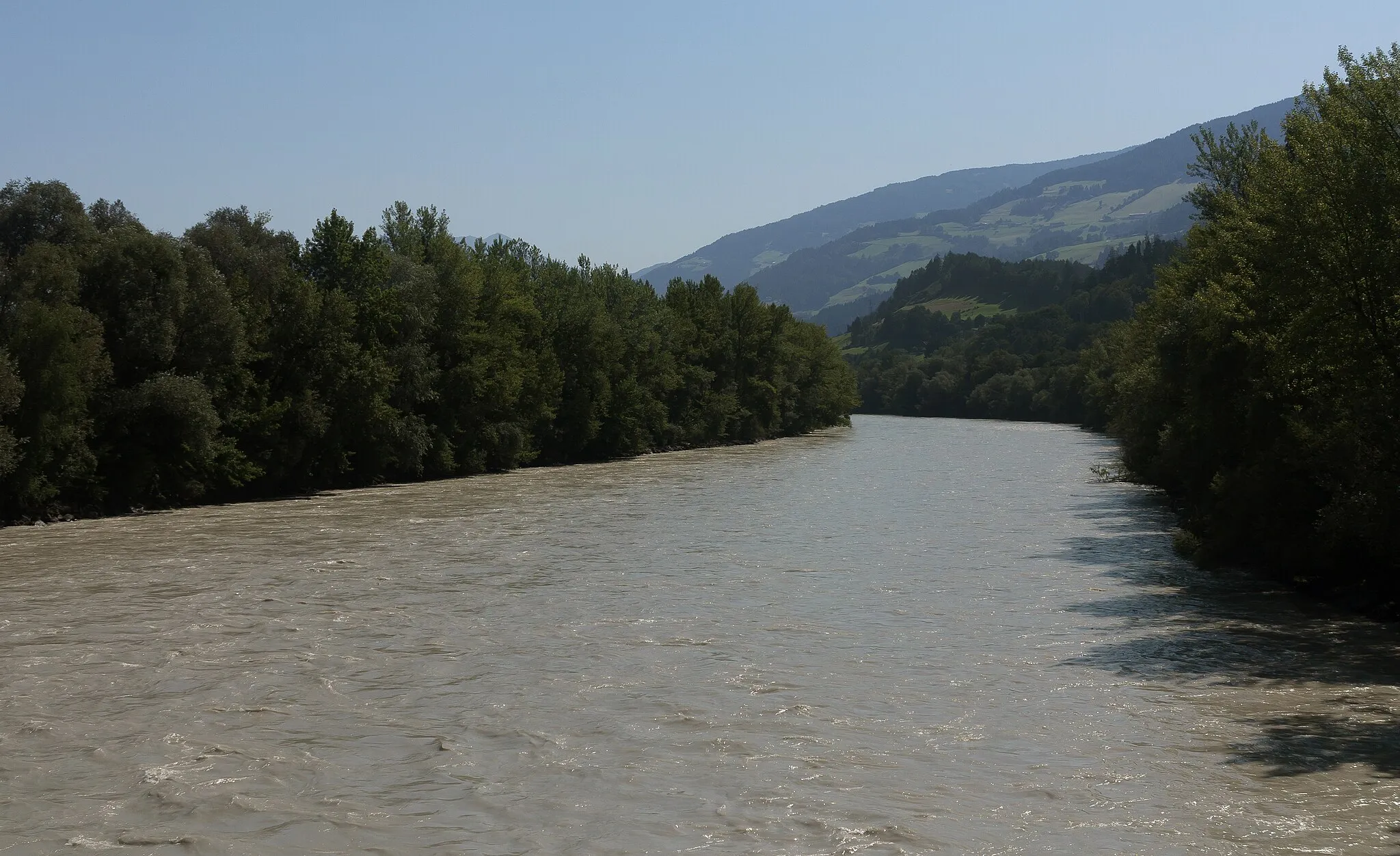Photo showing: between Hall in Tirol and Volders, river: der Inn