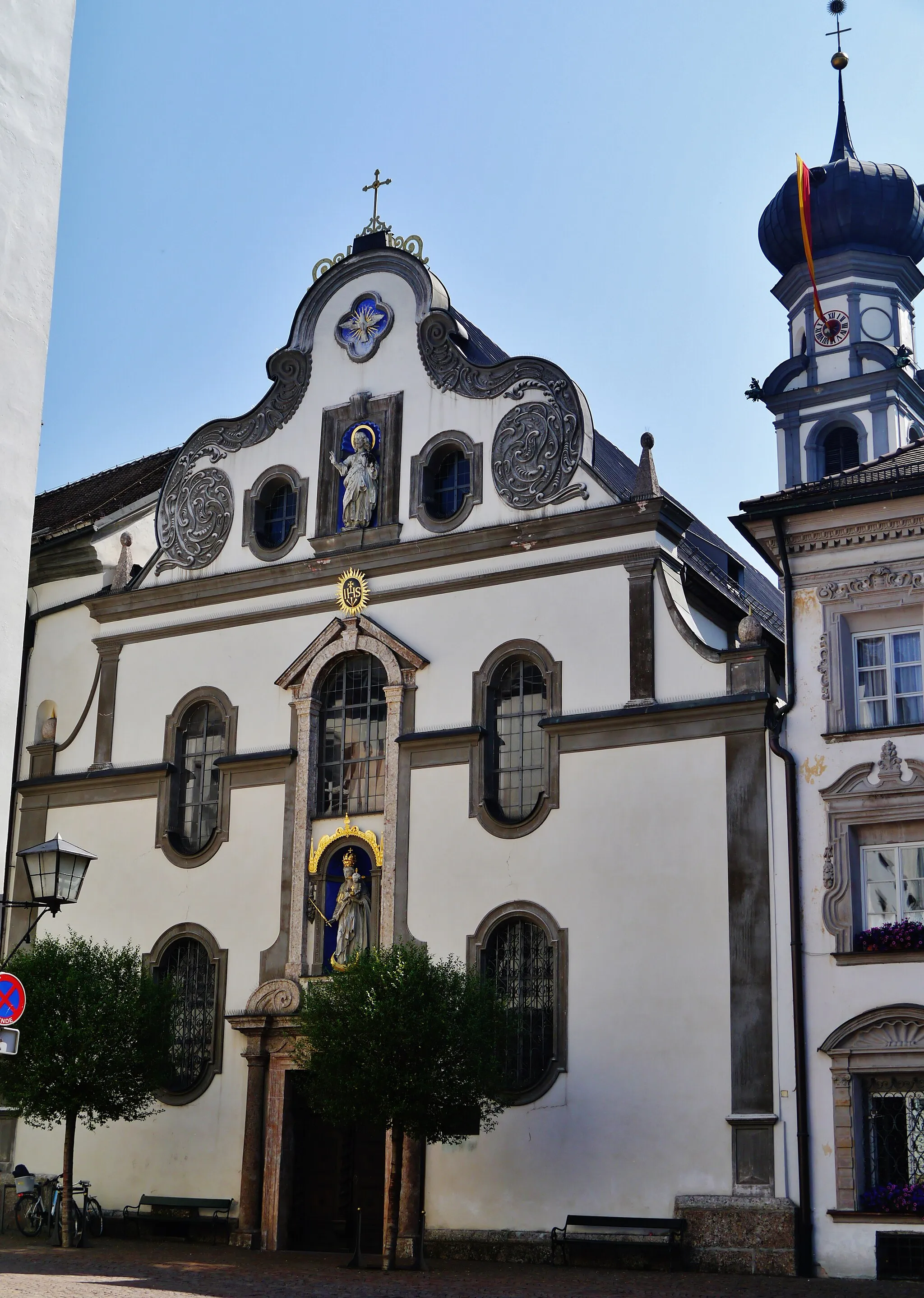 Photo showing: Facade of the Jesuit Church of All Saints, Hall in Tirol, Tyrol, Austria