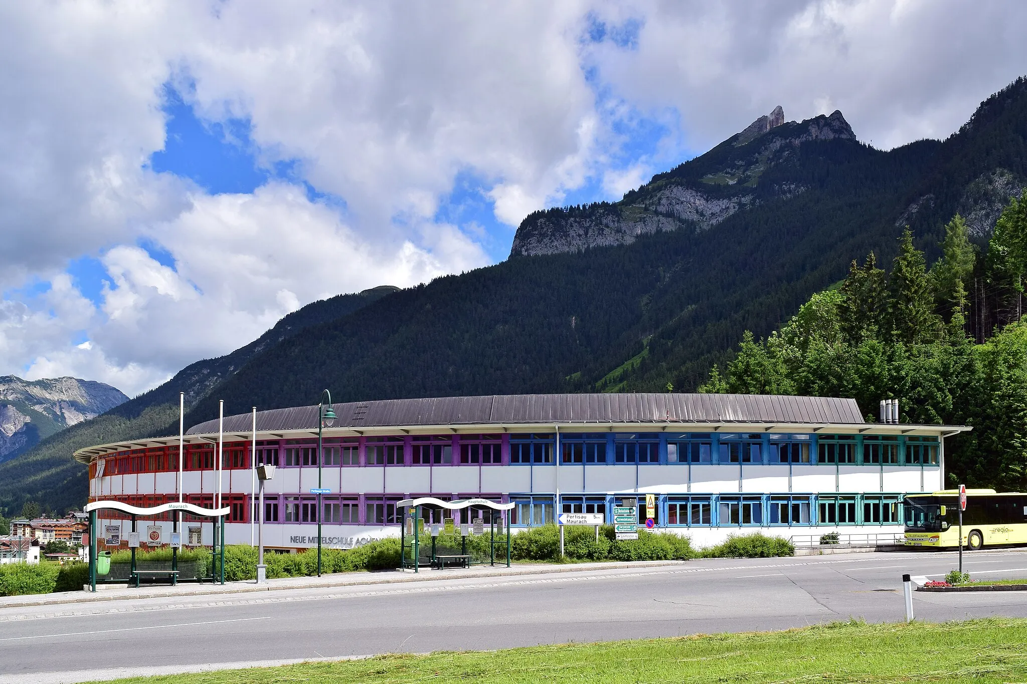 Photo showing: Die Neue Mittelschule Achensee in Maurach, Eben am Achensee