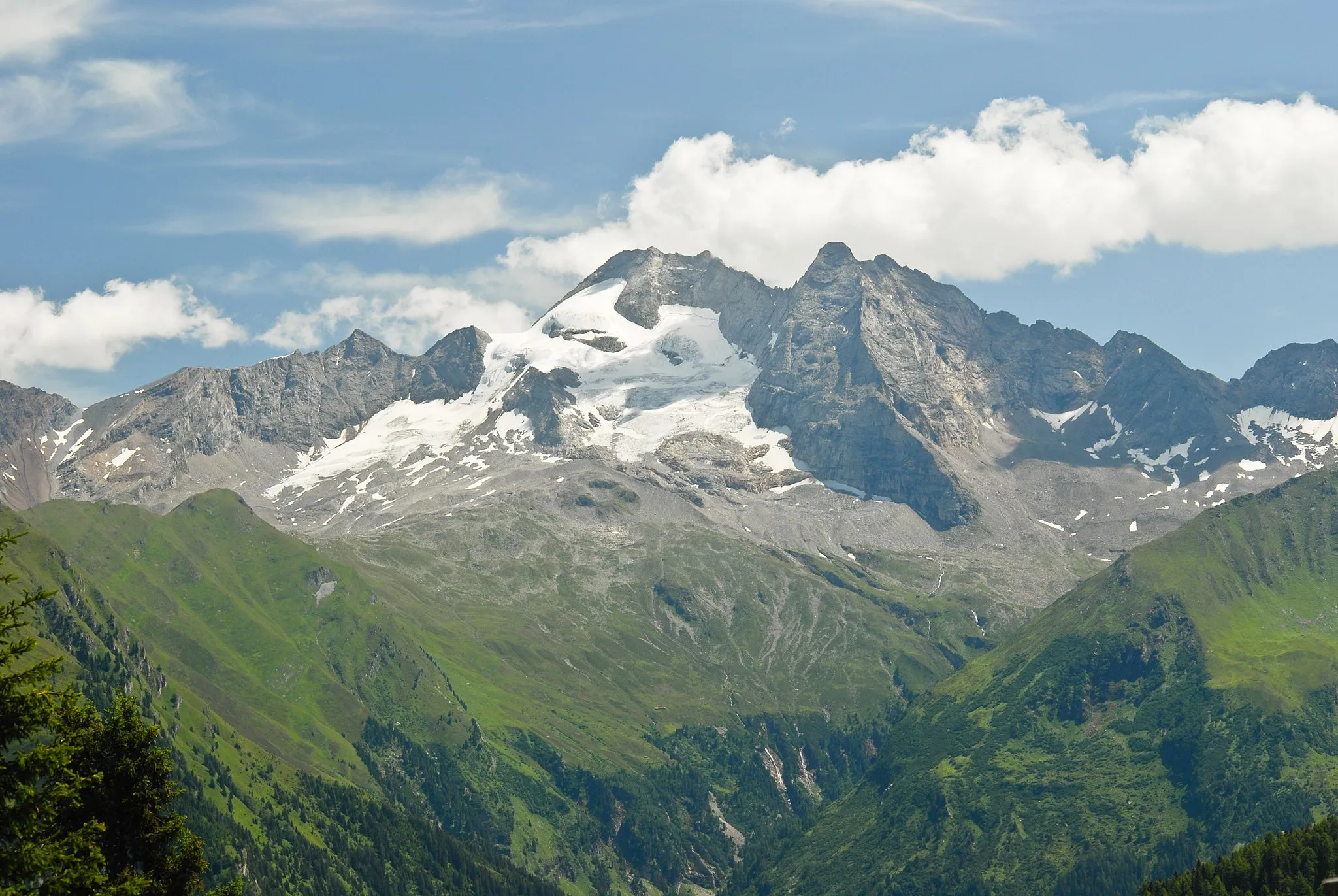 Photo showing: Olperer and Fußstein from west, Padauner Kogel