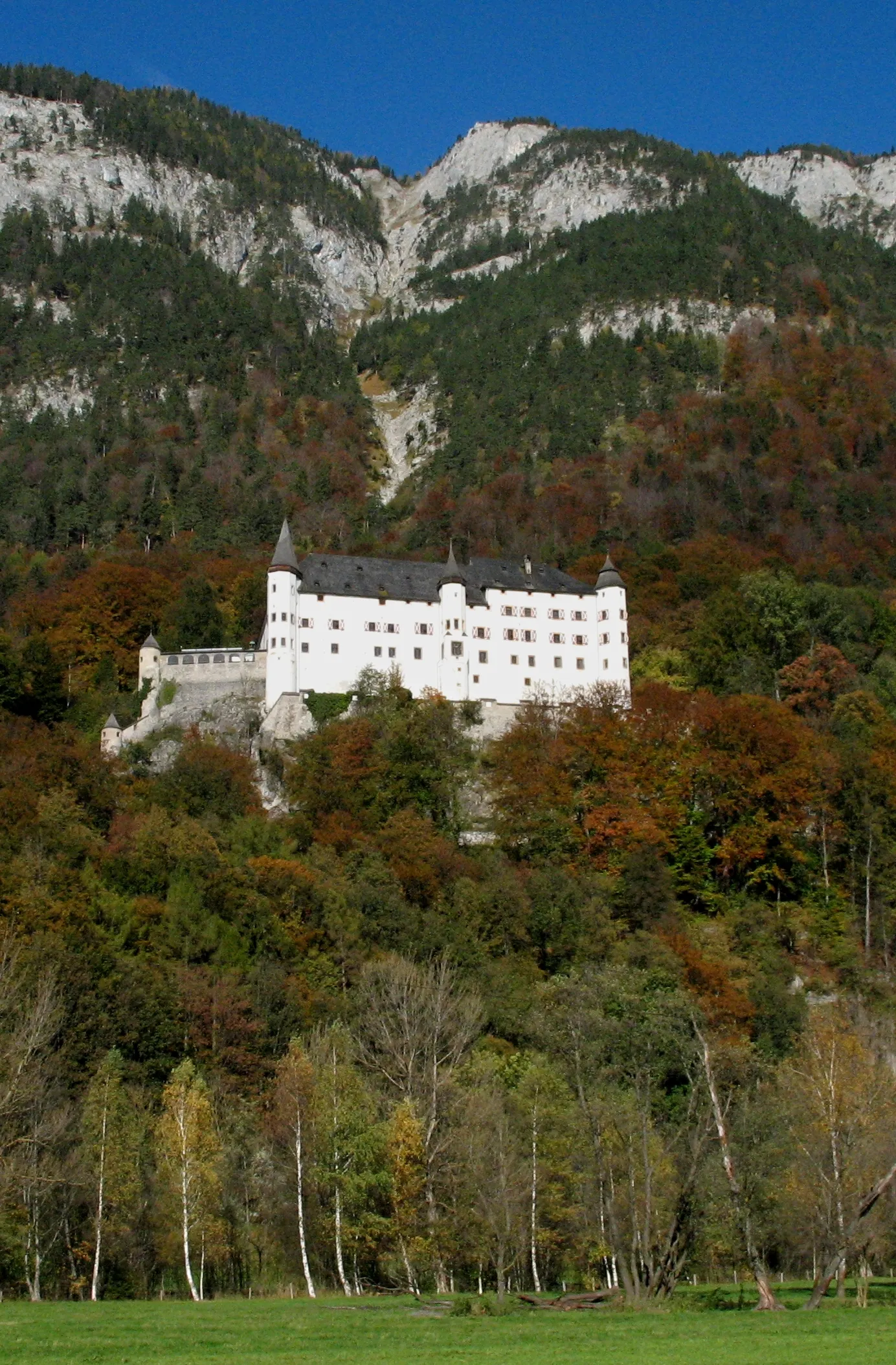 Photo showing: Schloss Tratzberg

This media shows the protected monument with the number 40174 in Austria. (Commons, de, Wikidata)