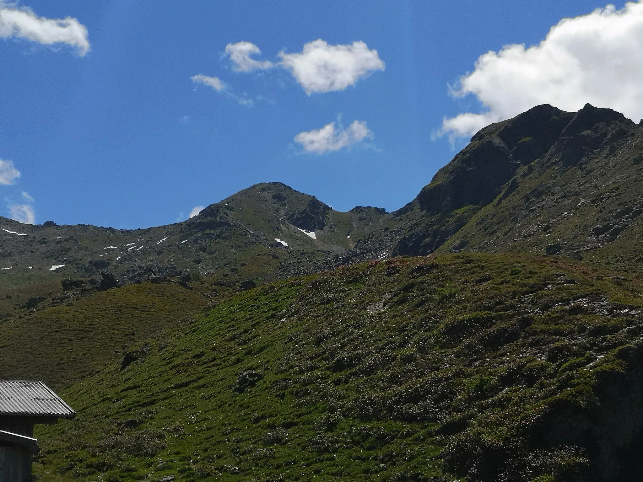 Photo showing: Diese Bergspitze istd er höchste Punkt der Gemeinde Ellbögen. Aus dem Arztal fotografiert - auf 2.000 Meter