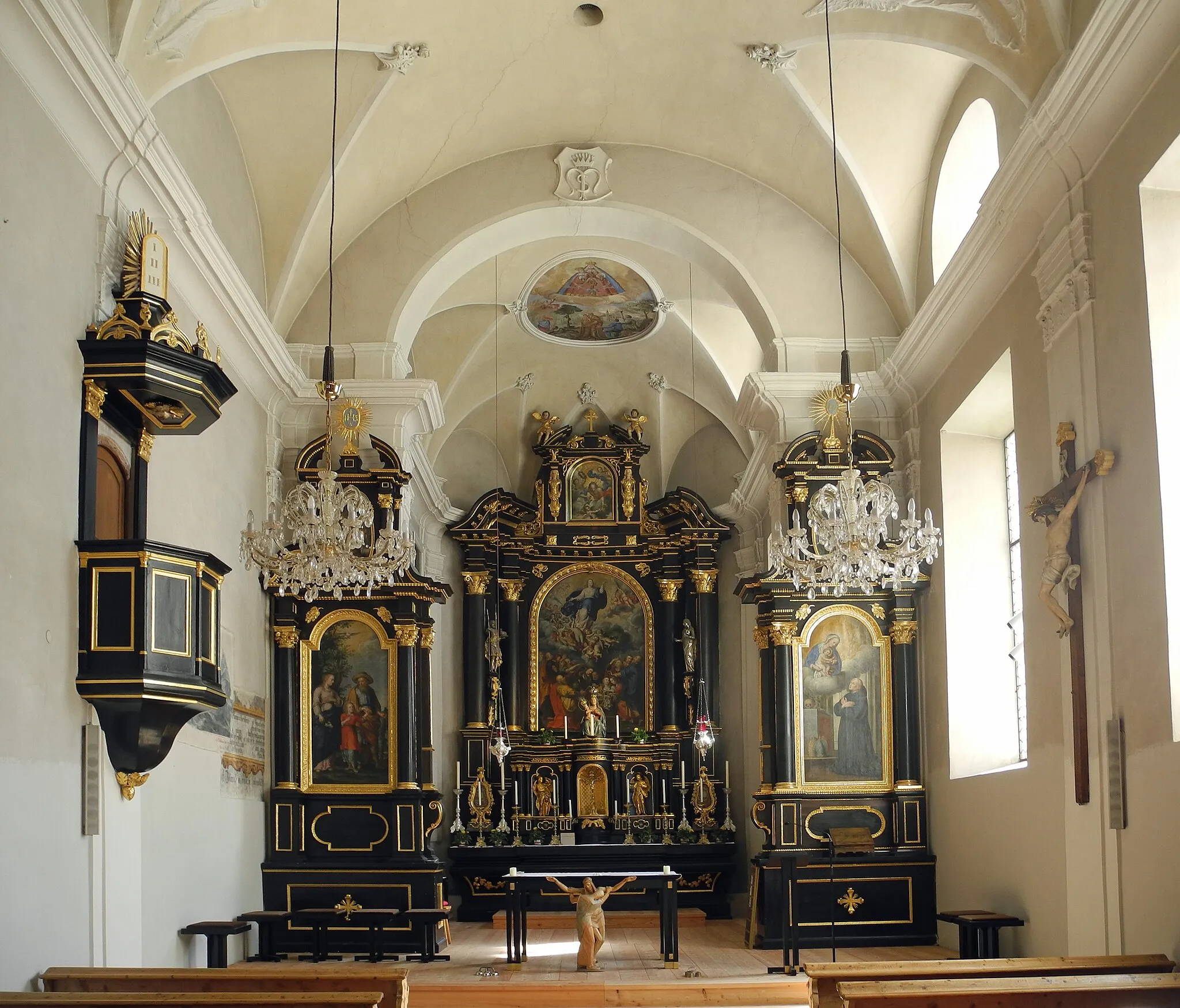 Photo showing: Altarraum und Kanzel der Wallfahrtskirche Maria Waldrast