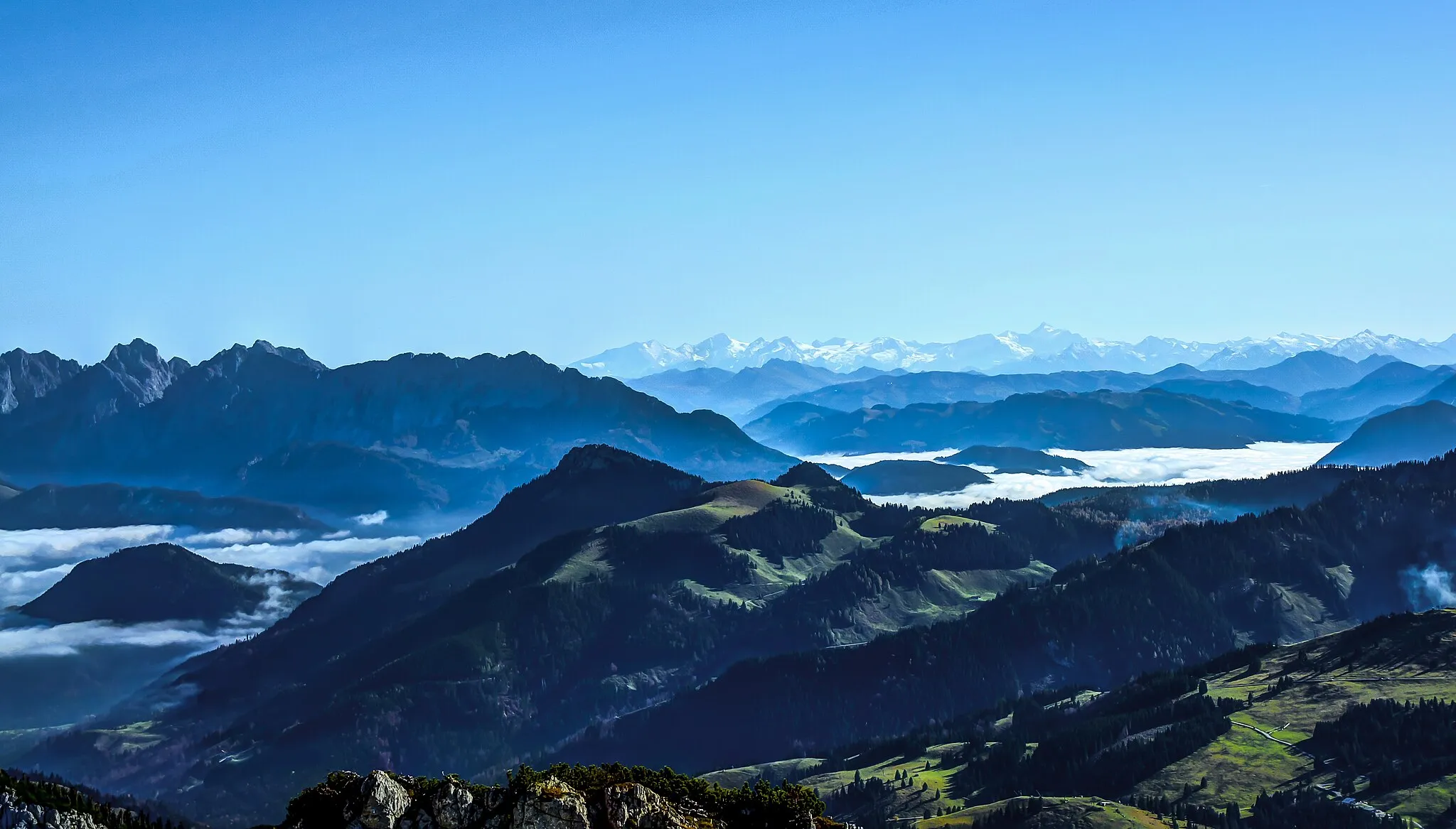 Photo showing: Blick vom Gipfel des Wendelstein Richtung Süd-Osten ins Inntal