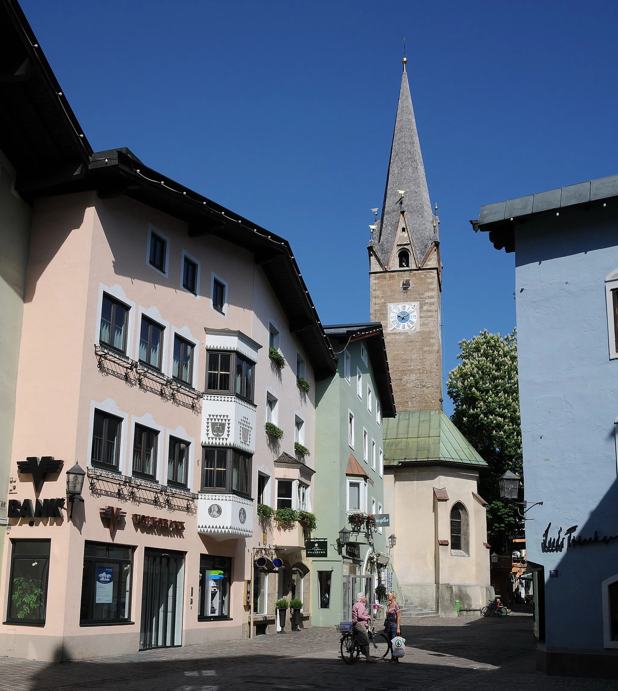 Photo showing: The church Katharinenkirche (finished in 1365), also called Stadtkirche, in Kitzbühel.