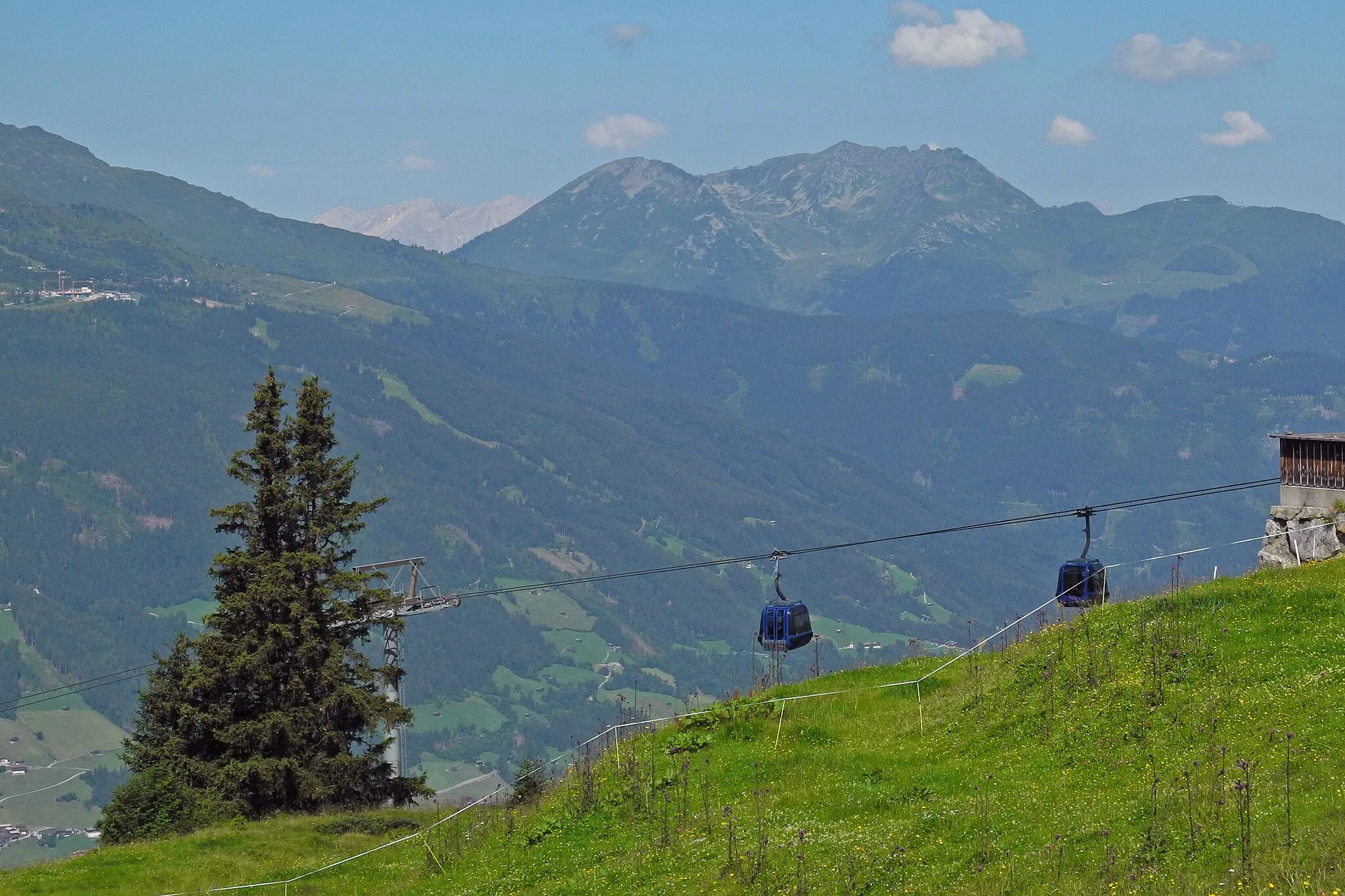 Photo showing: Blick von der Rosenalm auf die Rosenalmbahn bei Rohrberg im Zillertal