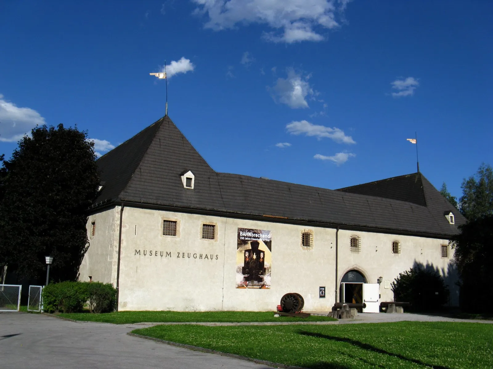 Photo showing: outside view of Zeughaus in Innsbruck
part of Tiroler Landesmuseum