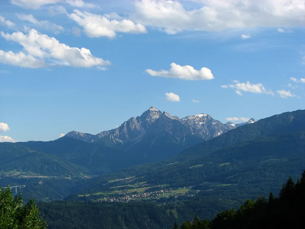 Photo showing: Die Serles aus dem Höttinger Graben (Innsbruck)