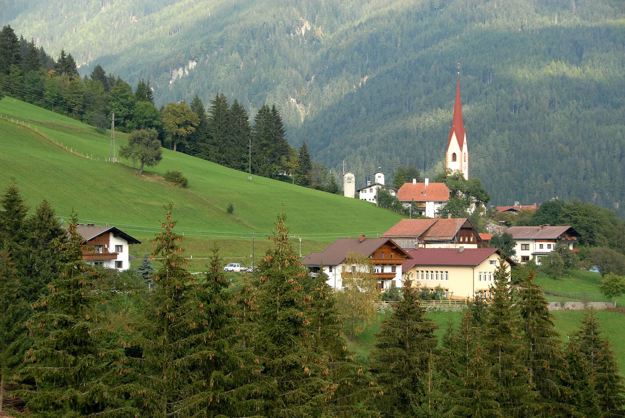 Photo showing: Western view of the mountain village Zwickenberg, market town Oberdrauburg, district Spittal an der Drau, Carinthia, Austria, EU