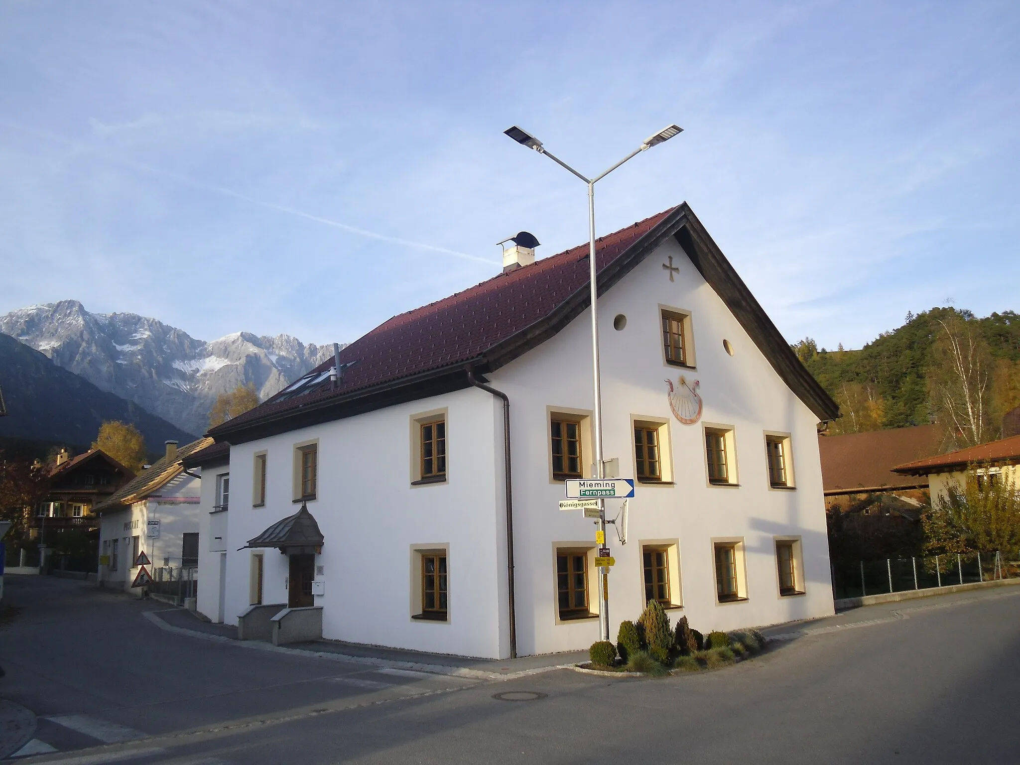 Photo showing: Pfarrhaus Mötz, Bezirk Imst, Tirol, Österreich.
