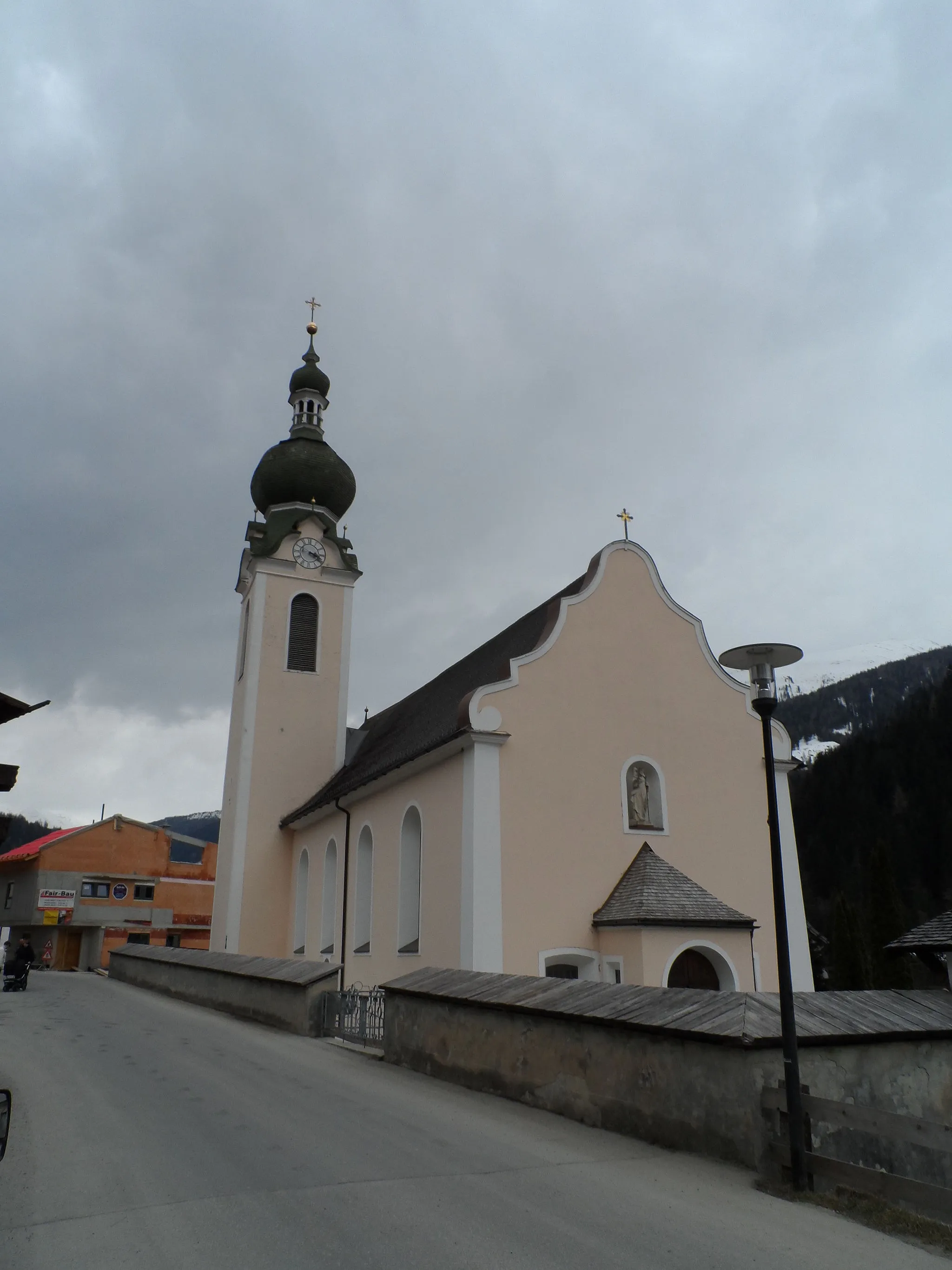 Photo showing: Kath. Pfarrkirche hl. Bartholomäus - Flirsch