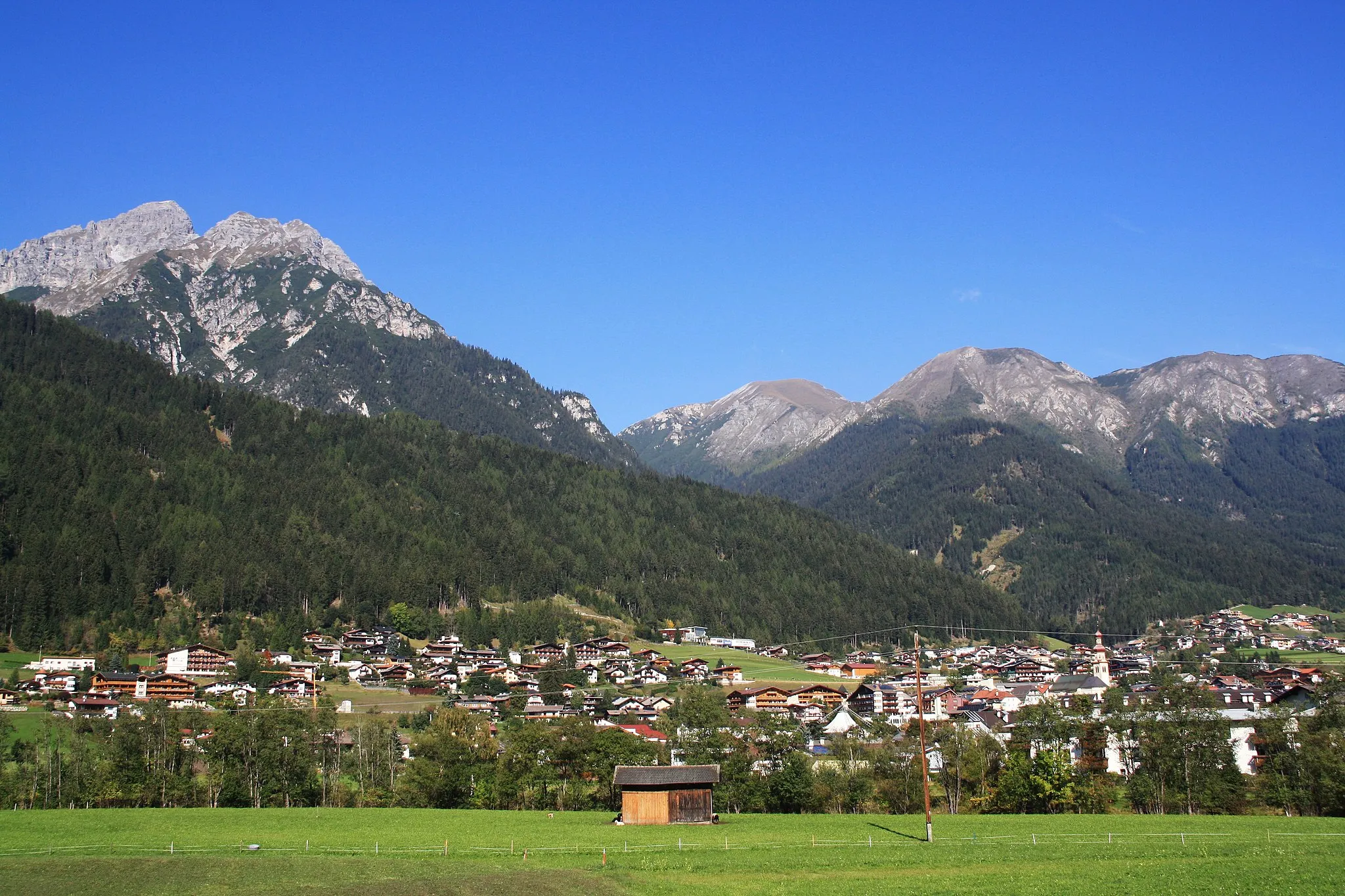 Photo showing: Austria, Tyrol (state), Fulpmes. Sight of the village situated in the Stubai Valley.