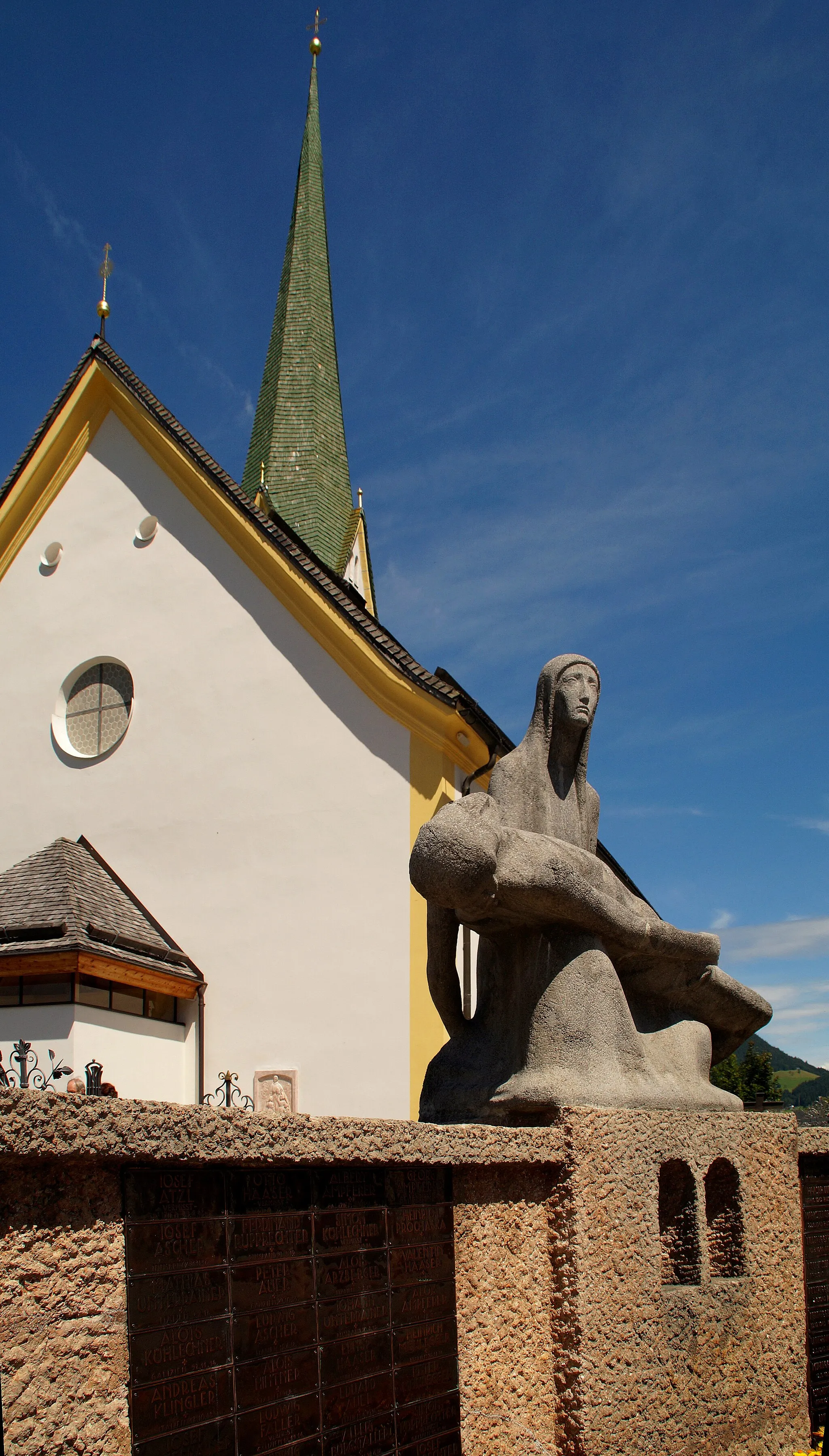 Photo showing: Brandenberg, Kath. Pfarrkirche hl. Georg, Kriegerdenkmal