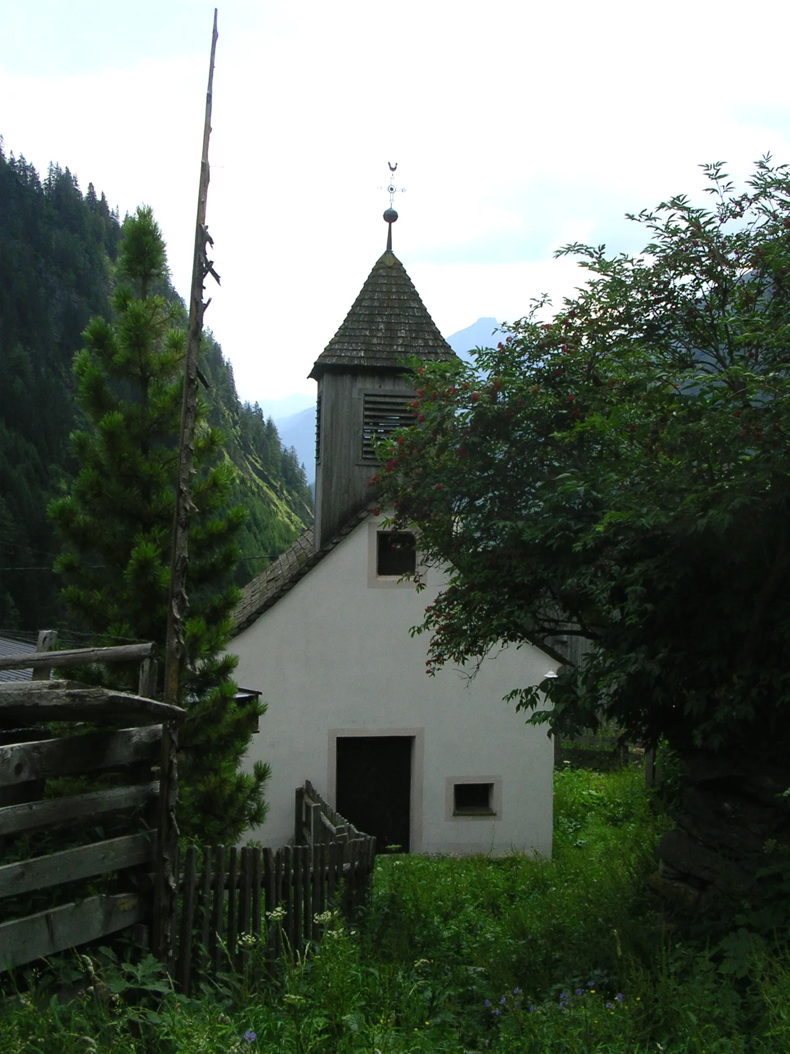 Photo showing: Die Kapelle (der Fraktion Berg (Gemeinde Matrei in Osttirol), auch Bergerkirchle genannt

This media shows the protected monument with the number 3059 in Austria. (Commons, de, Wikidata)