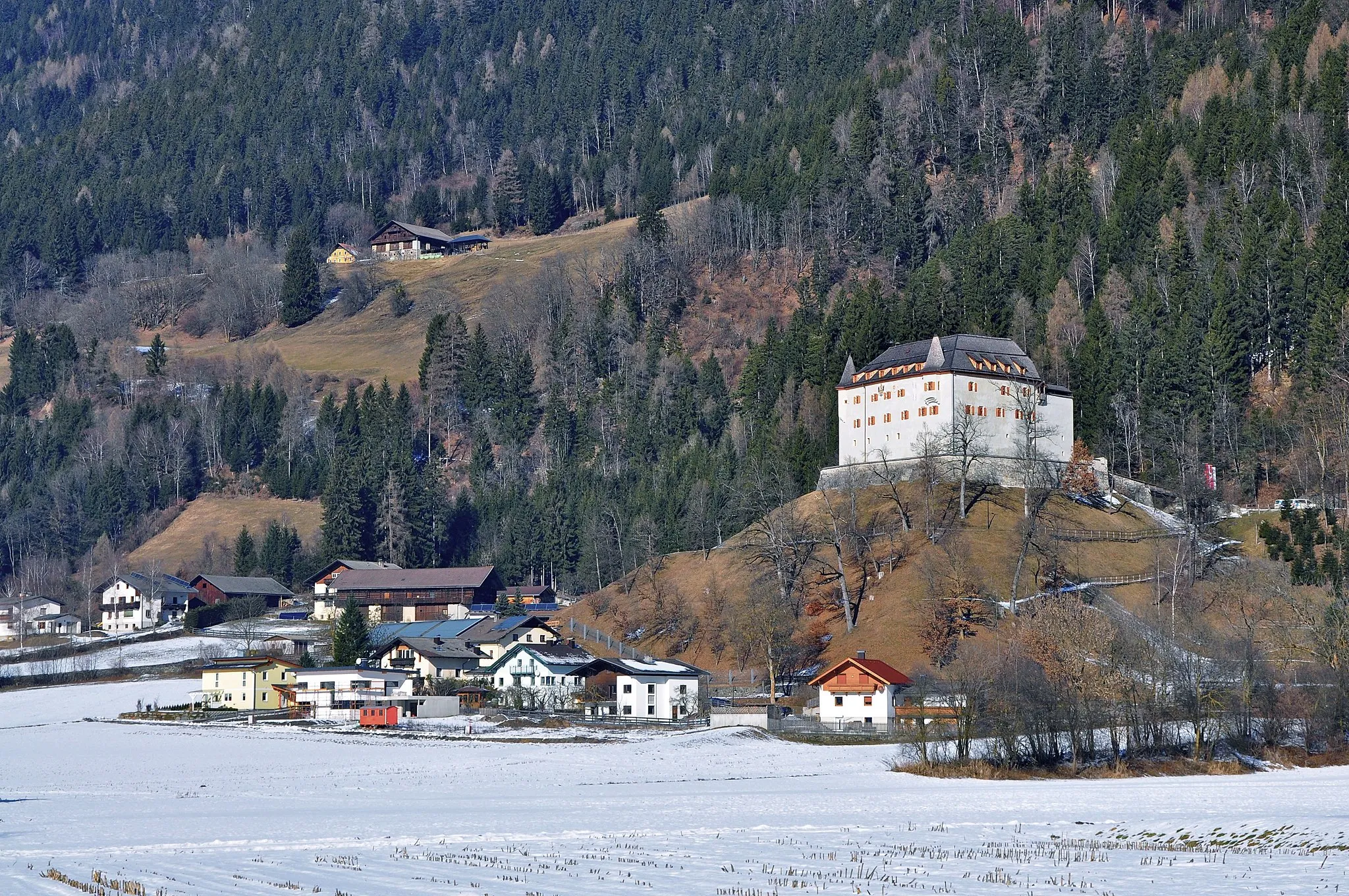 Photo showing: Castle Lengberg, municipality Nikolsdorf, district Lienz, Tyrol, Austria / EU