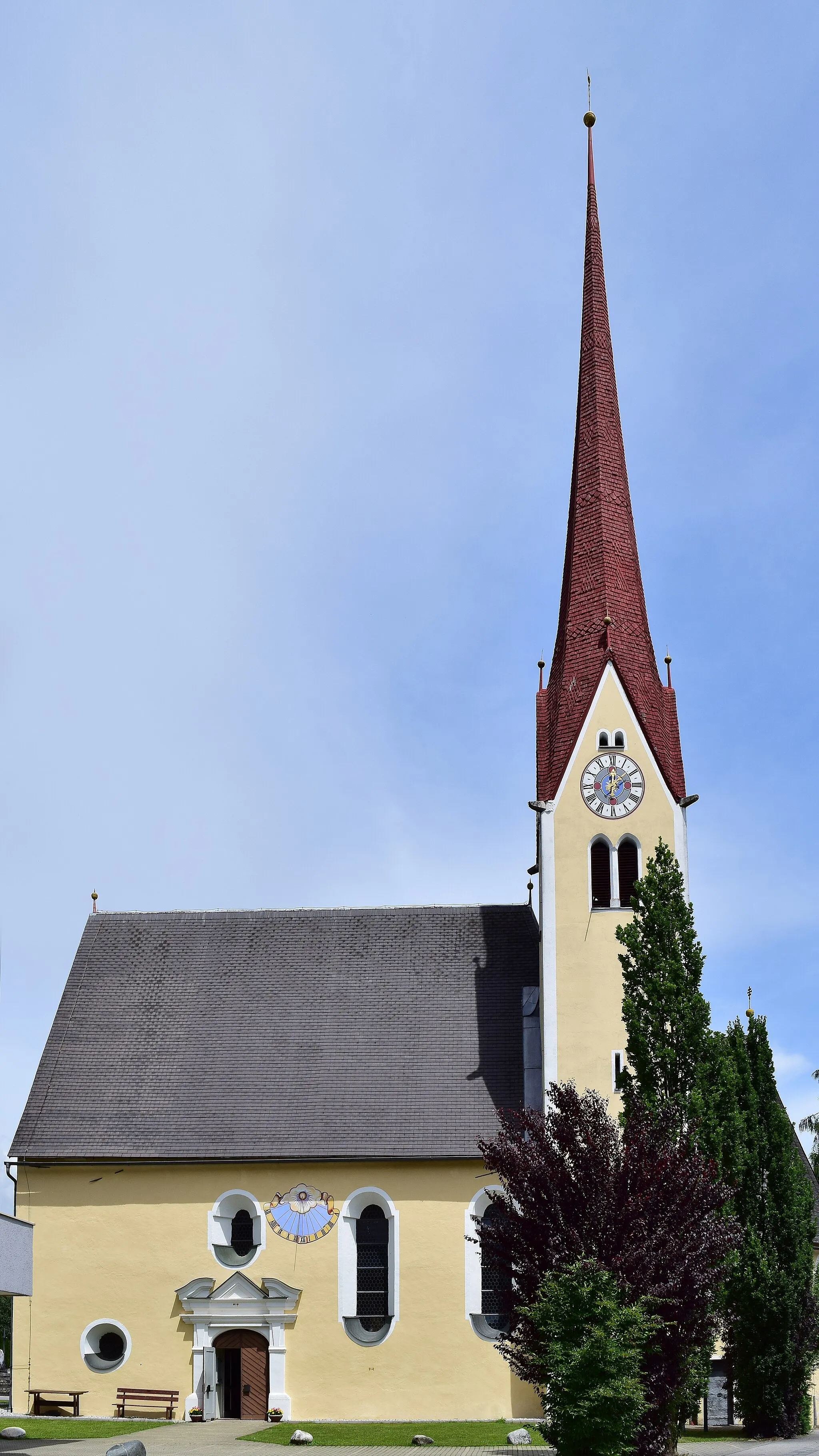 Photo showing: Kath. Pfarrkirche hl. Briccius/Briktius in Uderns im Zillertal