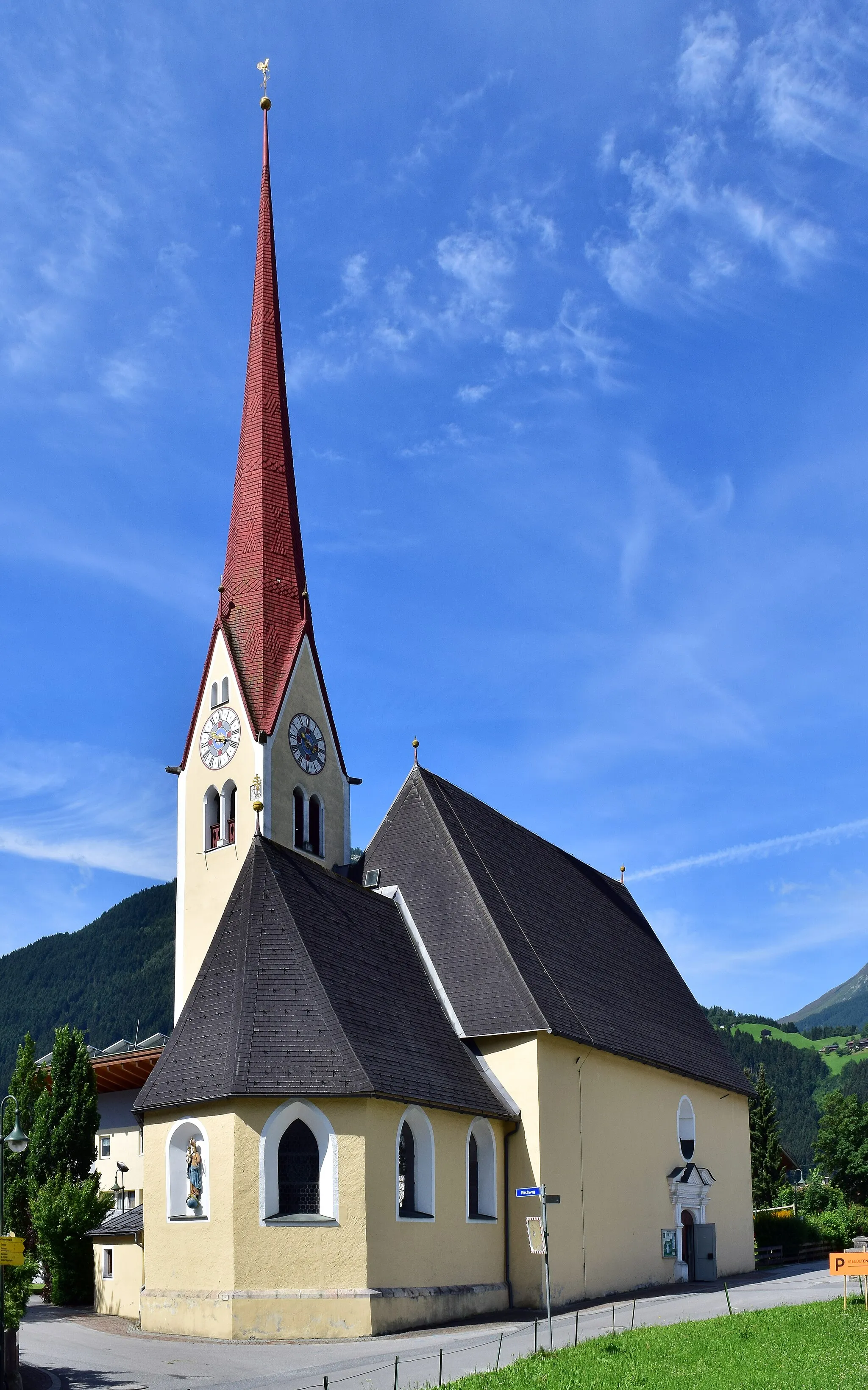 Photo showing: Kath. Pfarrkirche hl. Briccius/Briktius in Uderns im Zillertal