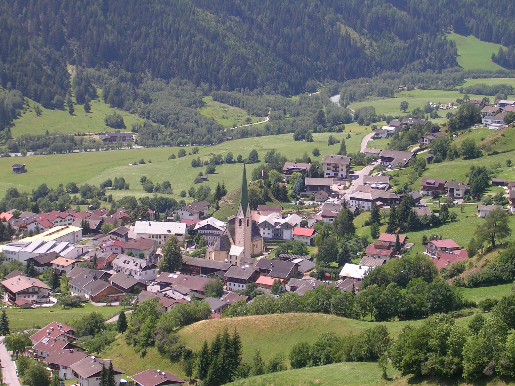 Photo showing: Gemeinde Virgen, Blick auf die Fraktion Virgen-Dorf von der Burgruine Rabenstein