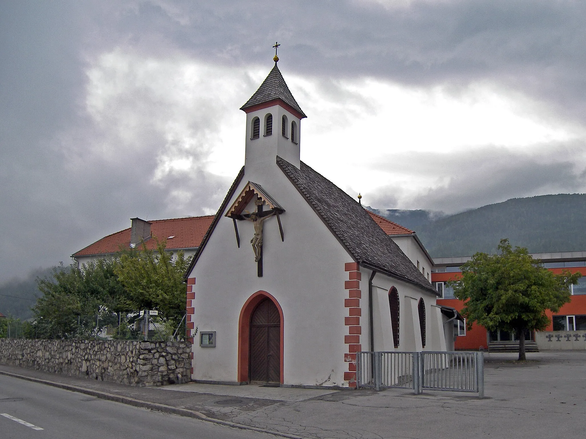 Photo showing: The Theresienkirche in Götzens was first documented 1350