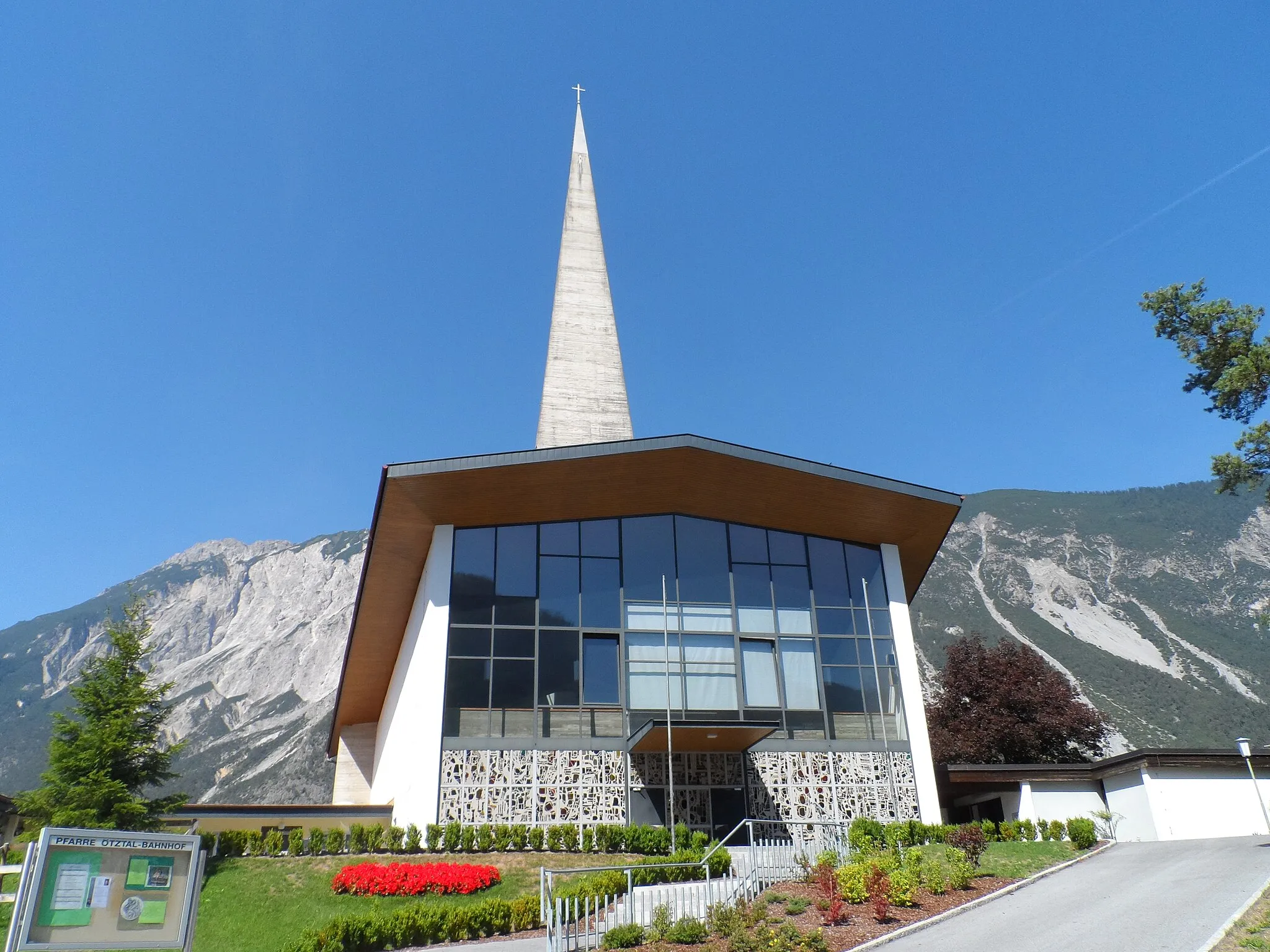 Photo showing: Kath. Pfarrkirche hl. Josef der Arbeiter in Ötztal - Ötztal-Bahnhof, Haiming