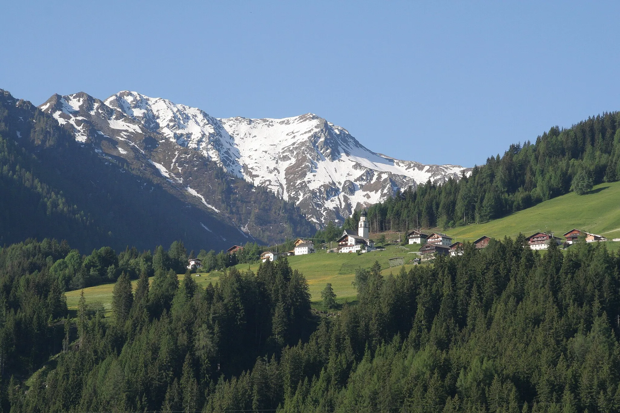 Photo showing: Blick aus nördlicher Richtung nach Hollbruck (1360 m), Gemeinde Kartitsch, im Hintergrund Karnischer Kamm