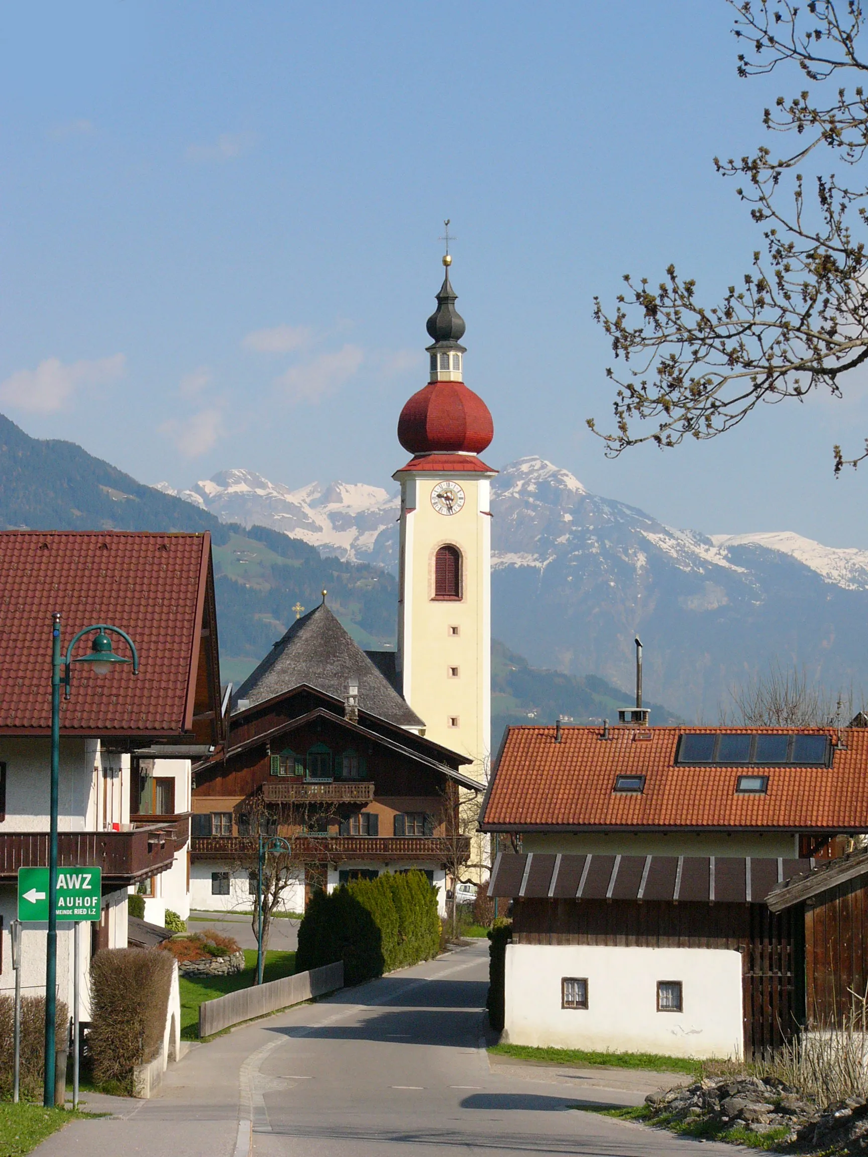 Photo showing: Parish church Saint John the Baptist of Ried im Zillertal, Austria