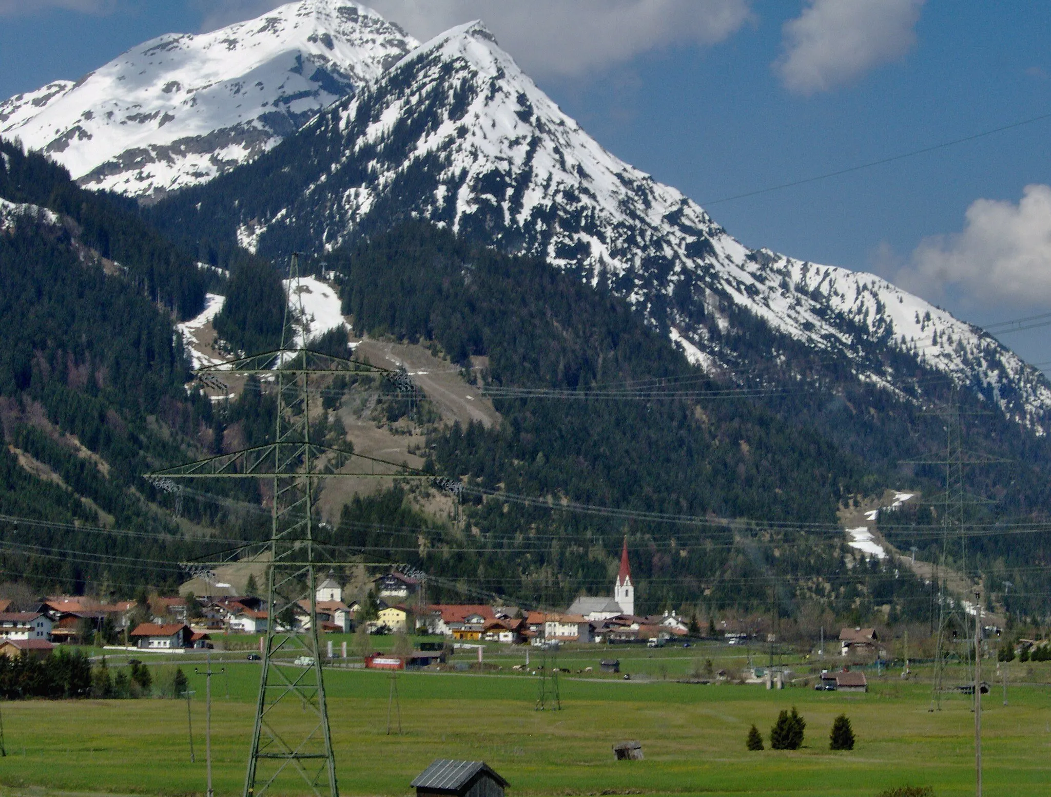 Photo showing: The village of Bichlbach, Tyrol, Austria, seen from the Fernpassstraße (B179)