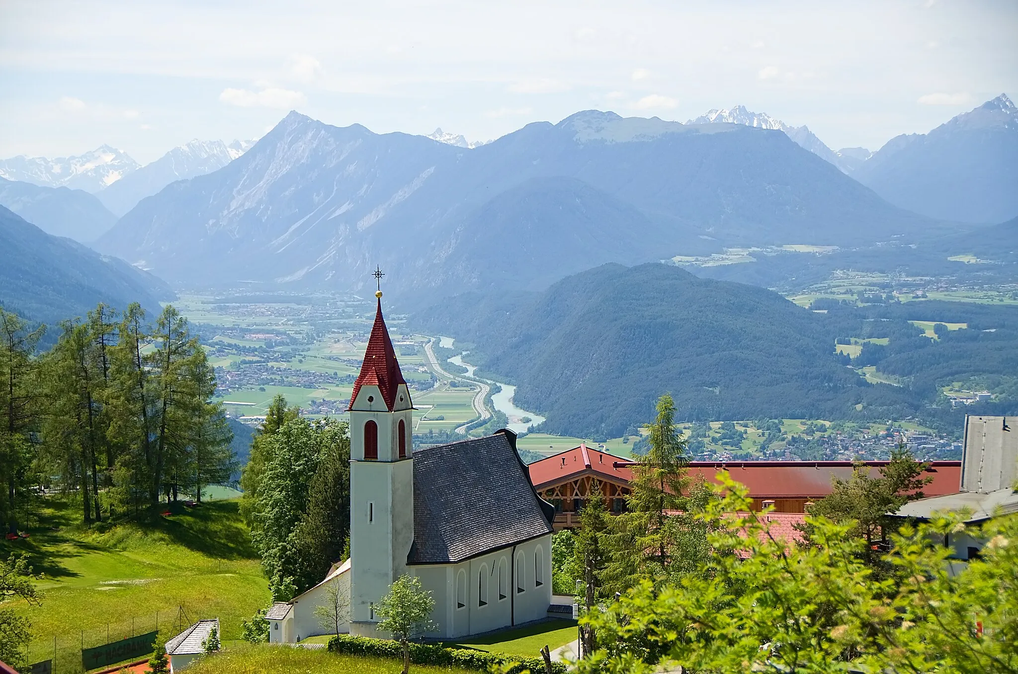 Photo showing: Church in Telfs - Moeser, Tyrol, Austria.