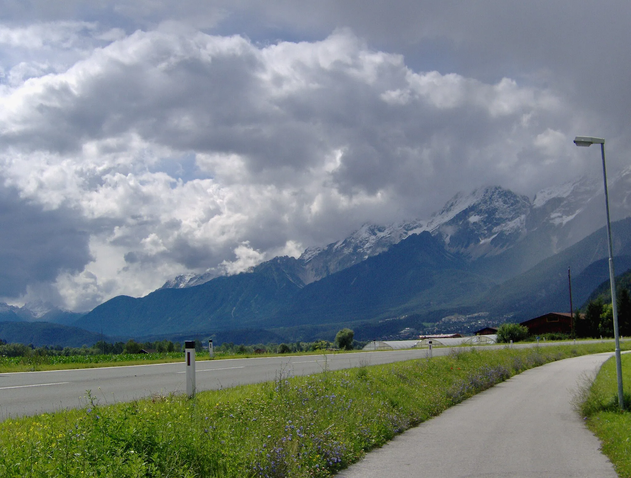 Photo showing: The Upper Inn Valley in Tyrol, Austria, view to the northwest, near Unterpettnau