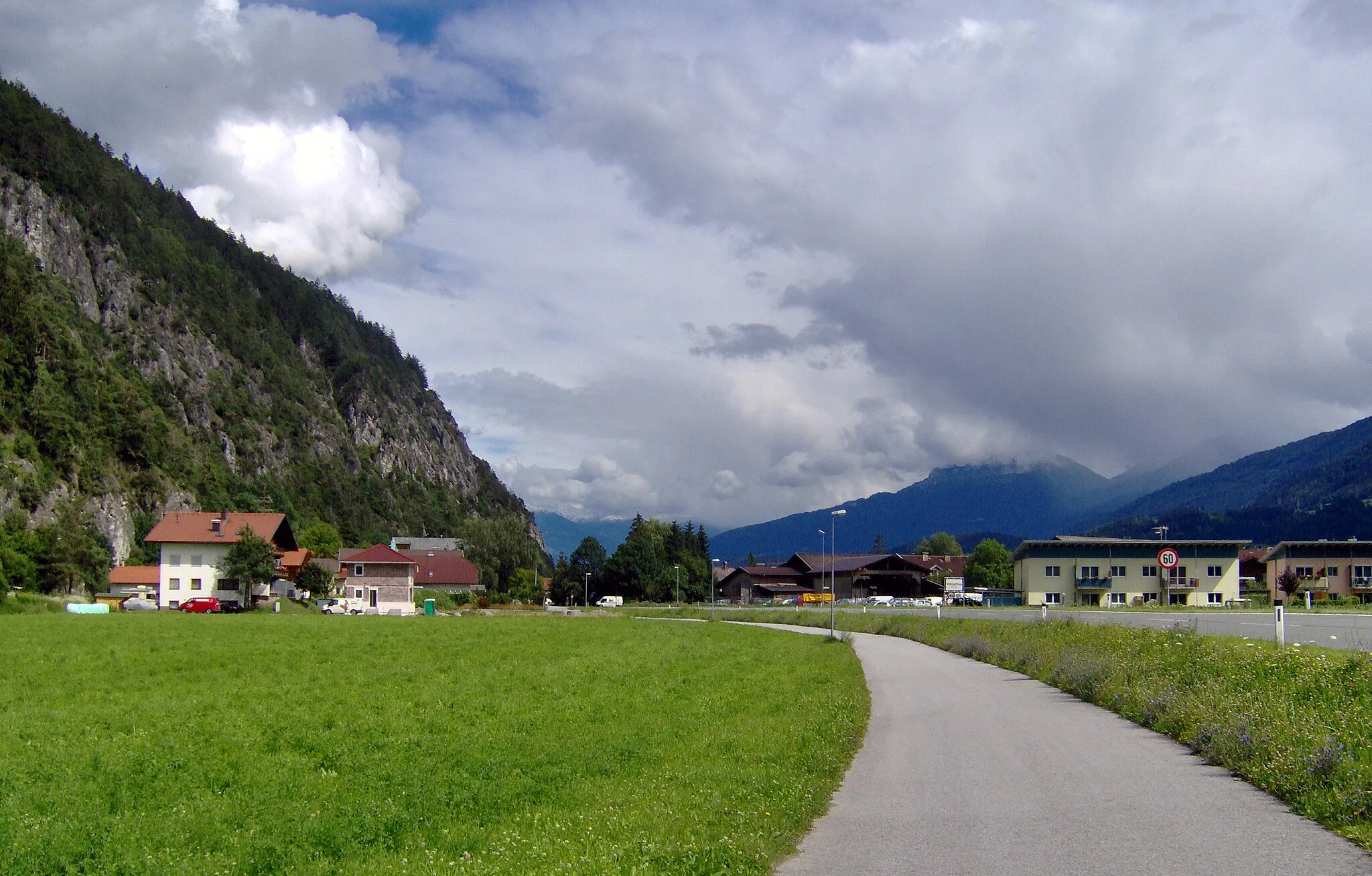 Photo showing: The village of Unterpettnau in the Austrian municipality of Pettnau, Tyrol.