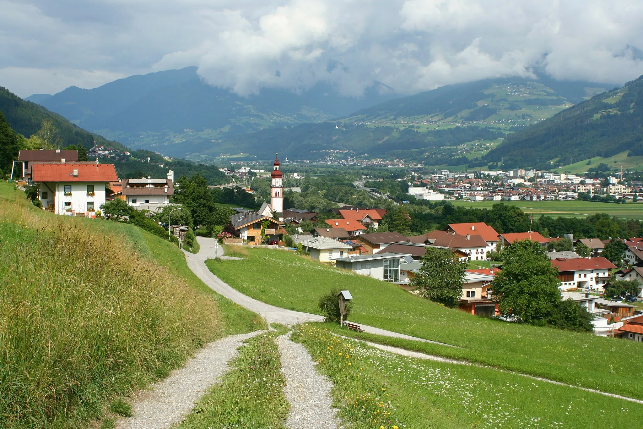 Photo showing: Baumkirchen in Tyrol from West
