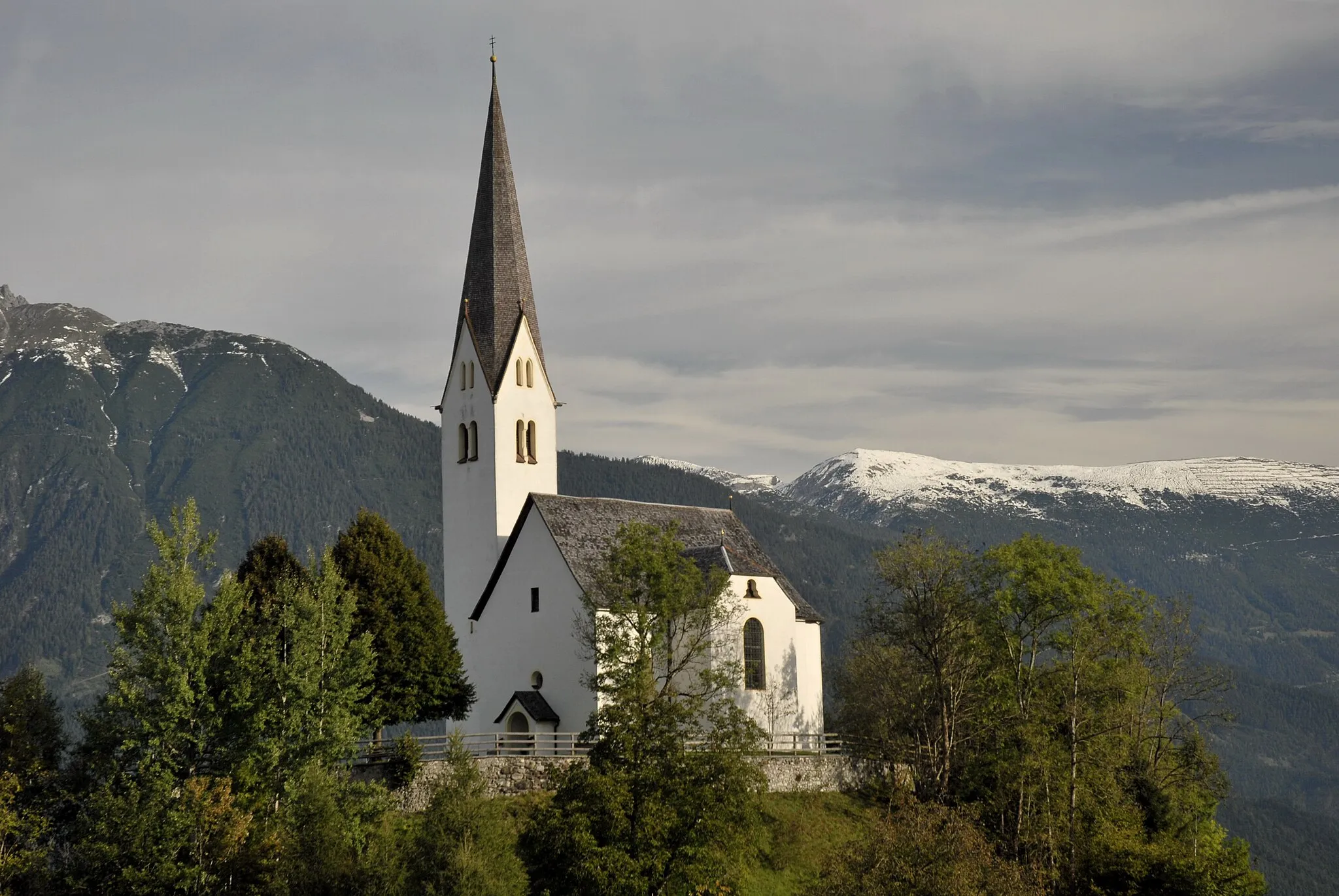 Photo showing: Weerberg, Alte Pfarrkirche Petrus und Paulus

This media shows the protected monument with the number 64959 in Austria. (Commons, de, Wikidata)