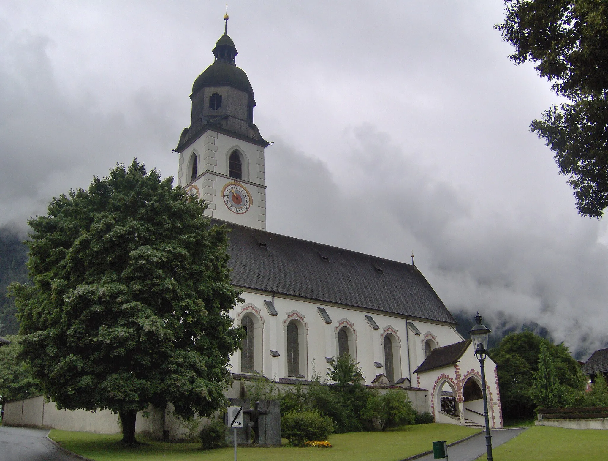 Photo showing: Stams (Tyrol, Austria), Parish church of St John the Baptist from north-east.