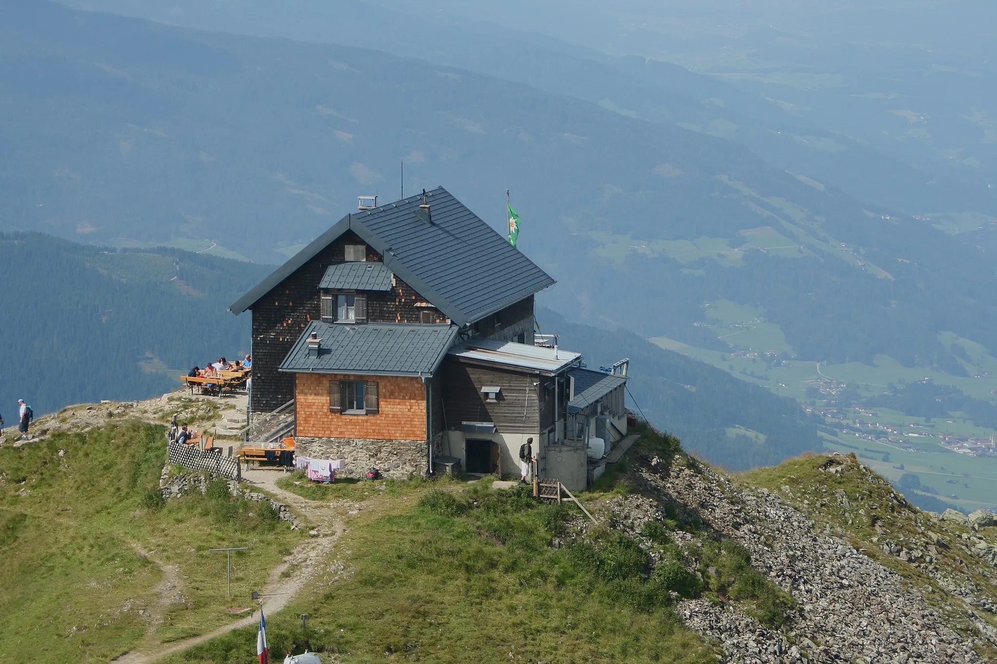 Photo showing: The Kellerjochhütte on the Kellerjoch in the Tuxer Alps near Schwaz, Tyrol