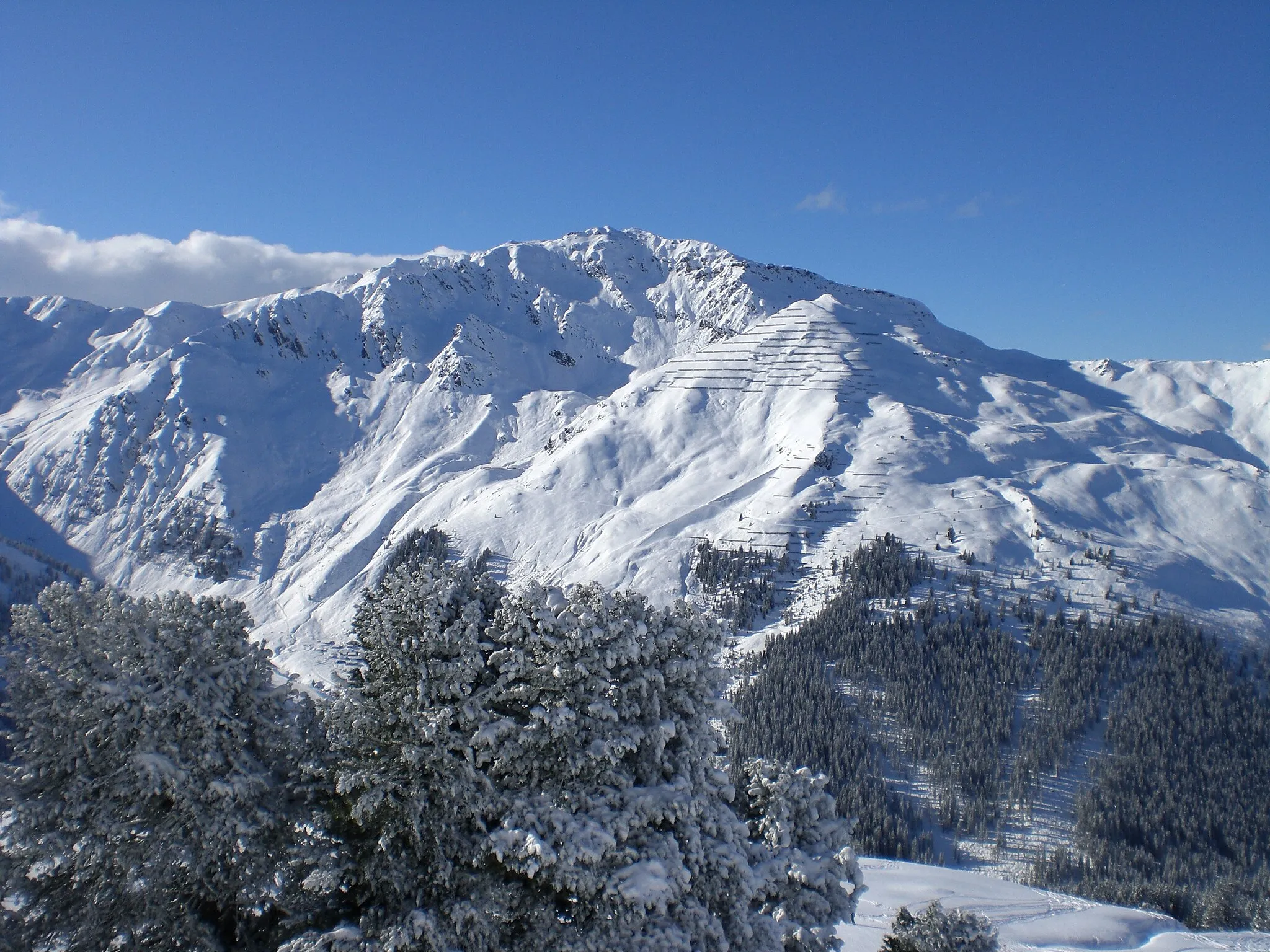 Photo showing: A view of the Gilfert and lower Sonntagsköpfl peaks in the Tuxer Alps, Tyrol, Austria, from the east, across the Finsinggrund valley, from Holzalm.