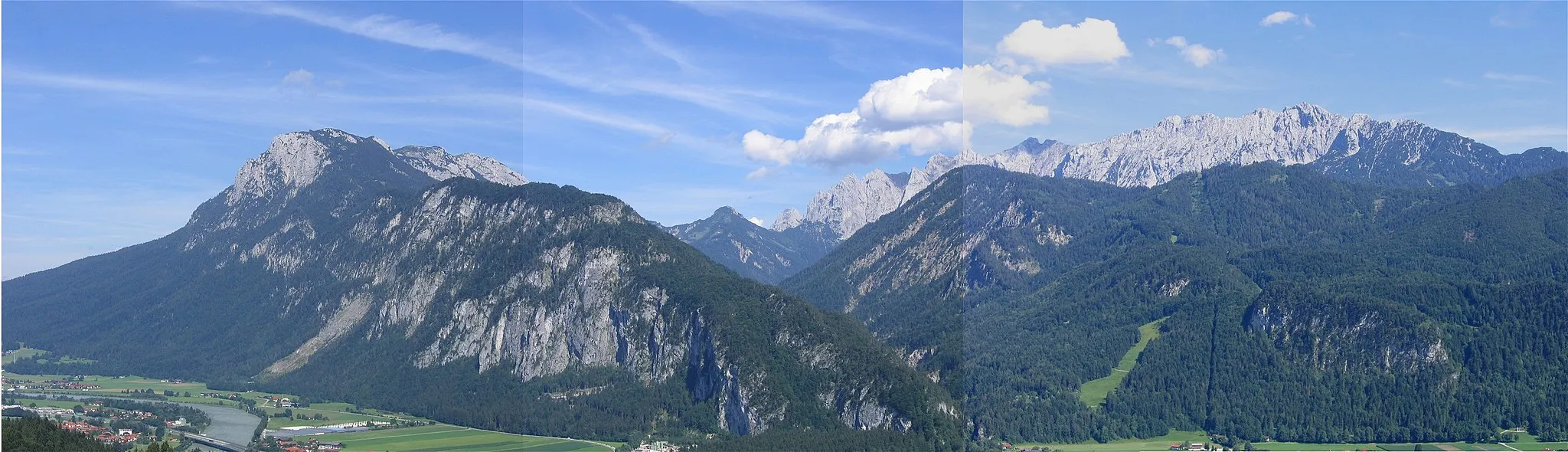 Photo showing: Kaisergebirge vom Thierberg, Kufstein, aus gesehen
