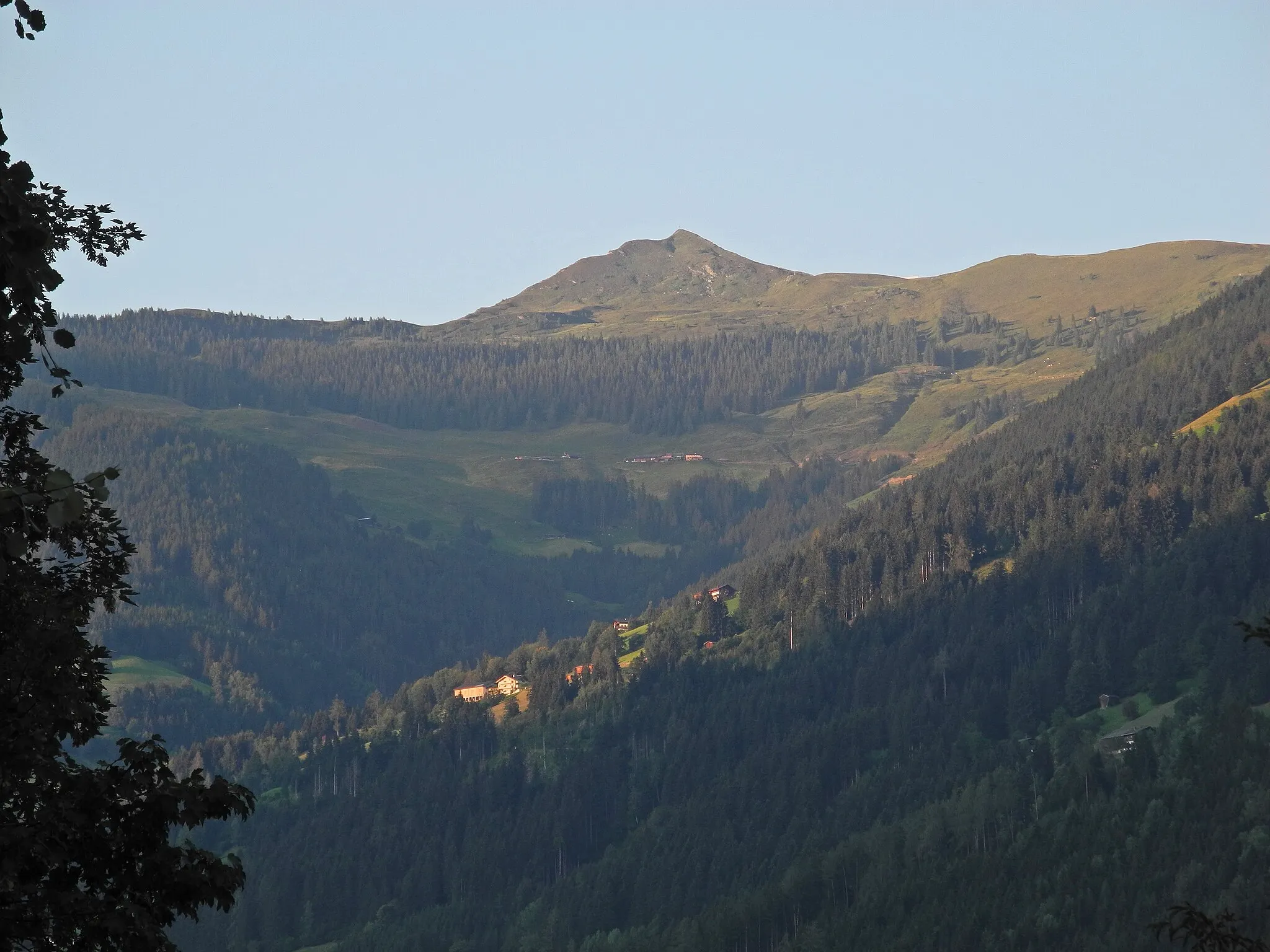 Photo showing: Blick vom Zillertal zum Wiedersberger Horn (2127 m)