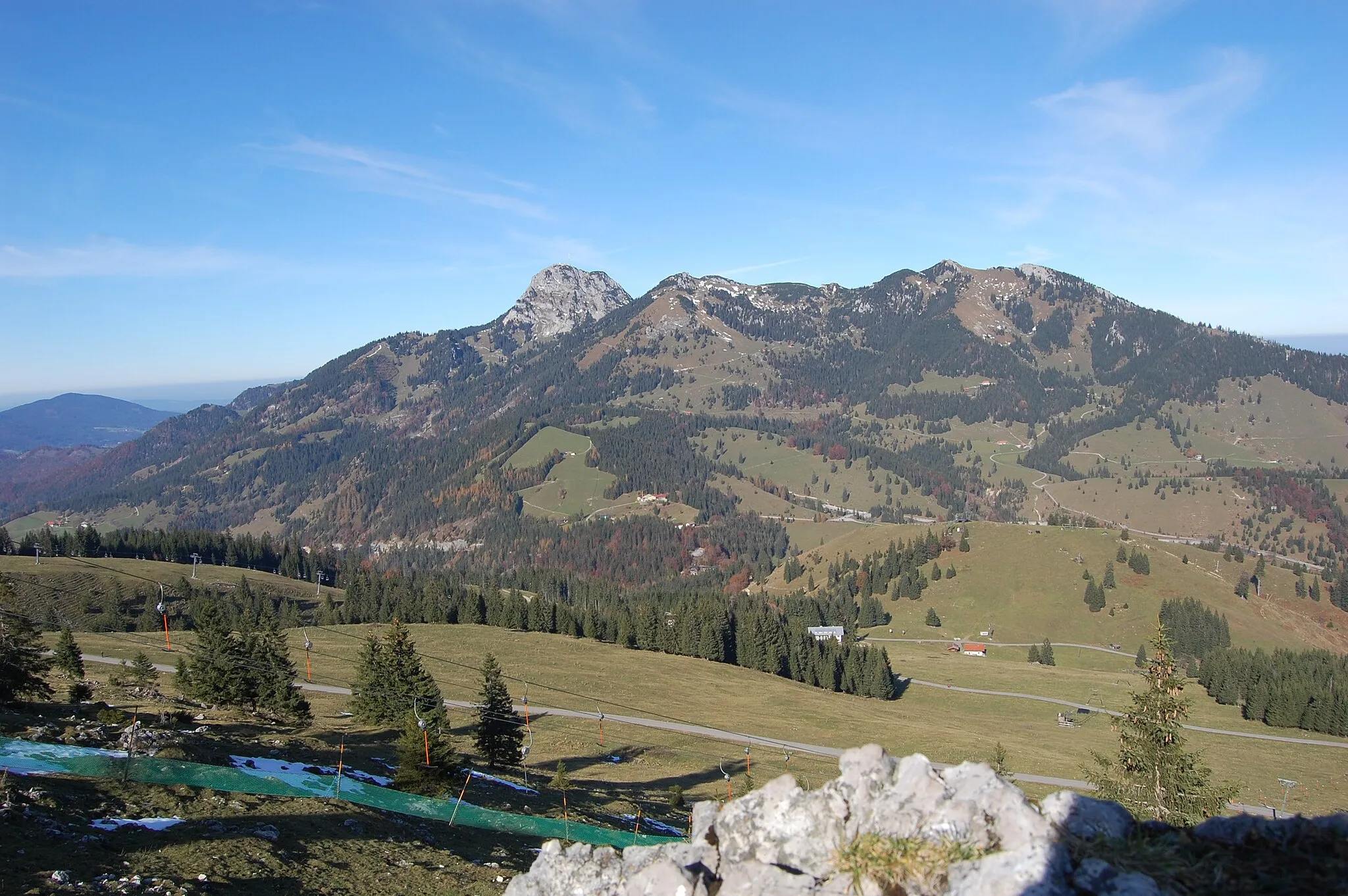 Photo showing: Blick vom Sudelfeld (Bayrischzell) zum Wendelstein (November 2009)