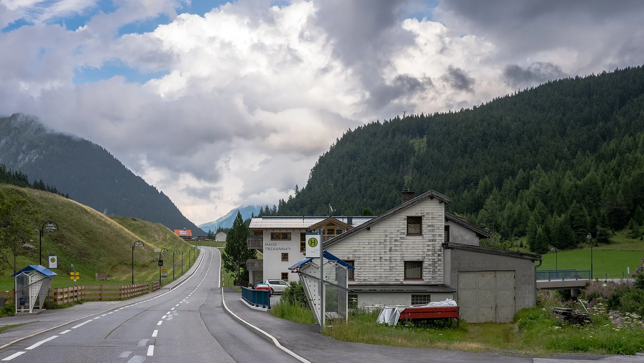 Photo showing: Bus stop and Paznaun valley road at Tschafein, hamlet of Galtür, Paznaun, Tyrol, Austria