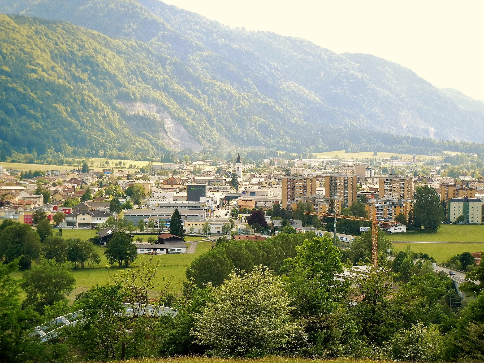 Photo showing: View from the Grattenbergl to the city of Wörgl (Tyrol, Austria).