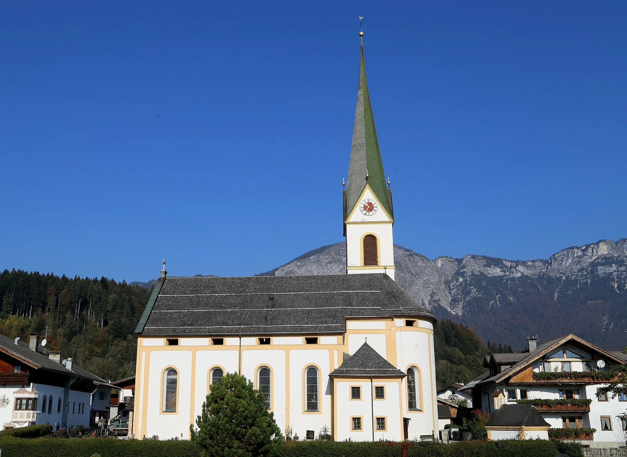 Photo showing: Pfarrkirche hl. Geist, Angath

This media shows the protected monument with the number 63861 in Austria. (Commons, de, Wikidata)