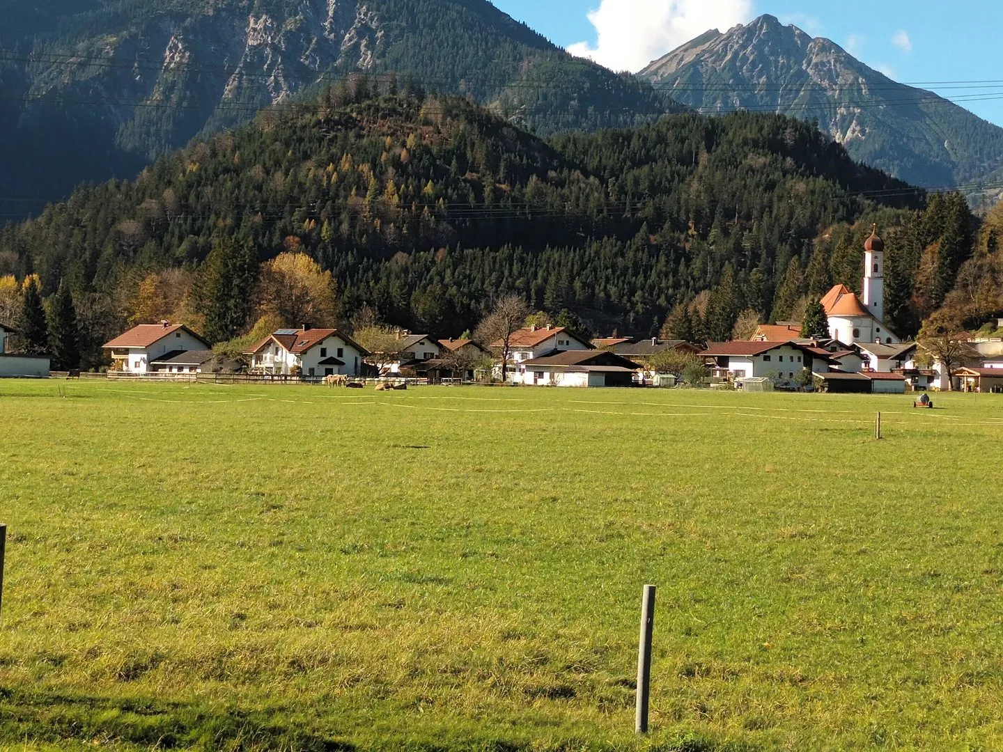 Photo showing: Der Ranzen (1002 m) in Vils (Tirol), Ansicht von Osten aus Unterpinswang