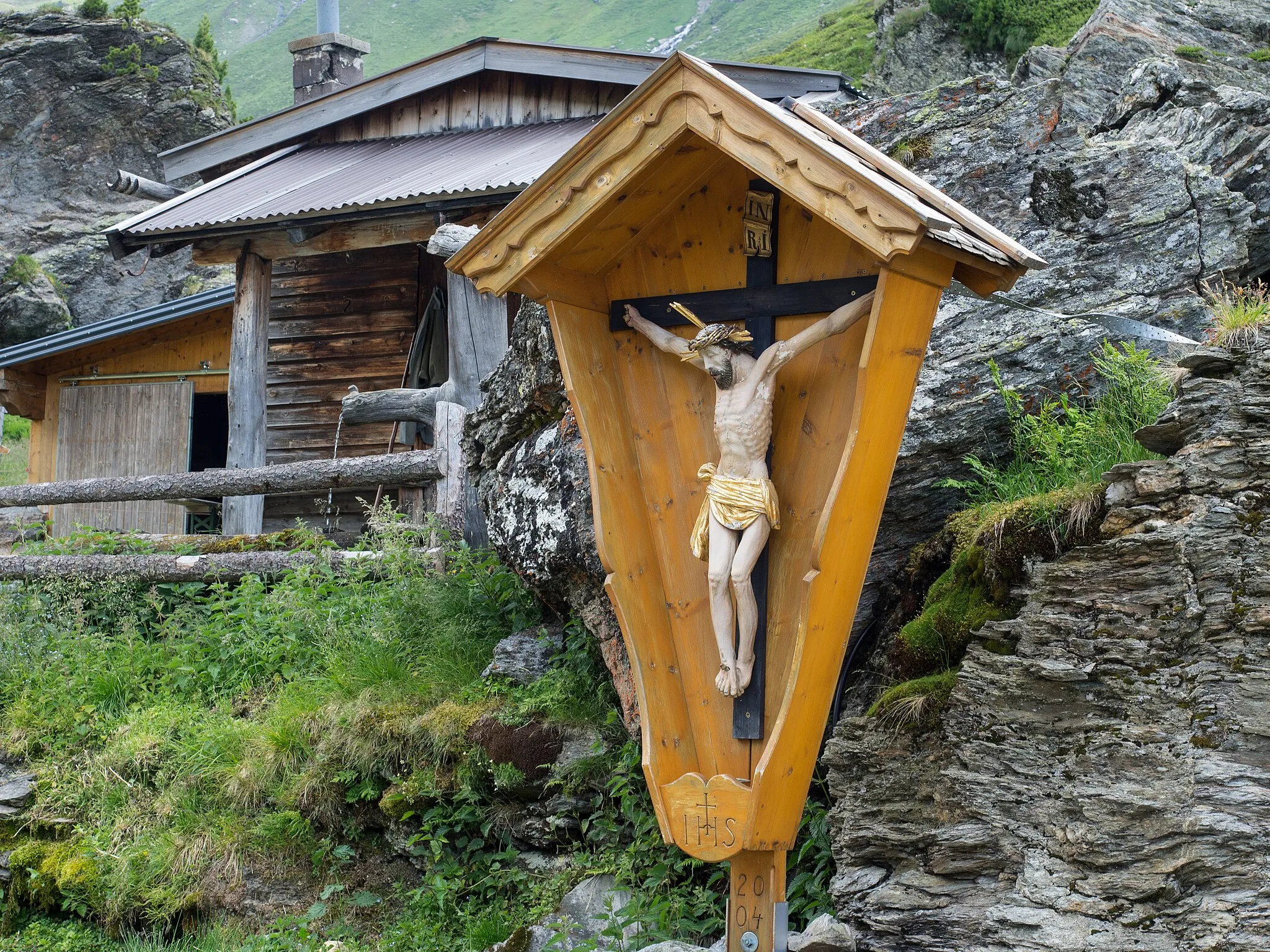 Photo showing: Kruzifix auf der Steinkasernalm im Voldertal