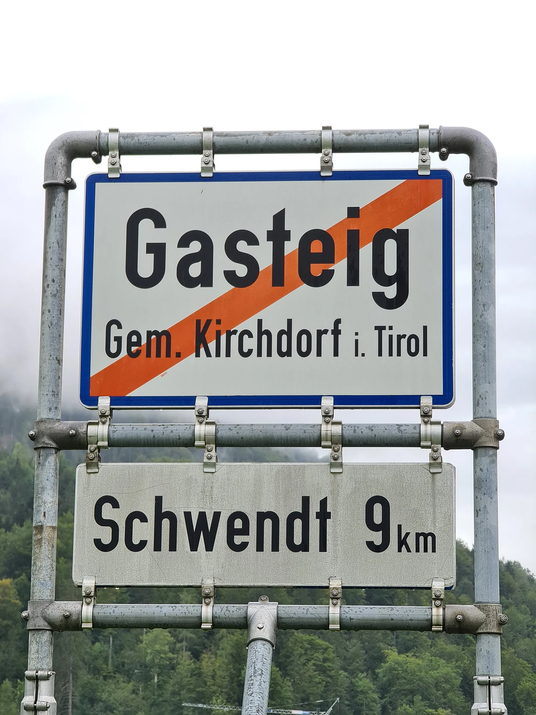 Photo showing: Place name sign of Gasteig of the municipality Kirchdorf in Tirol.