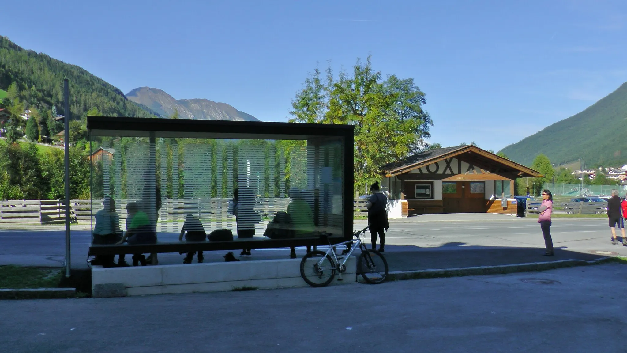 Photo showing: Bus stop station "Neustift i. St. Neder", direction Innsbruck, 970 m above sealevel.