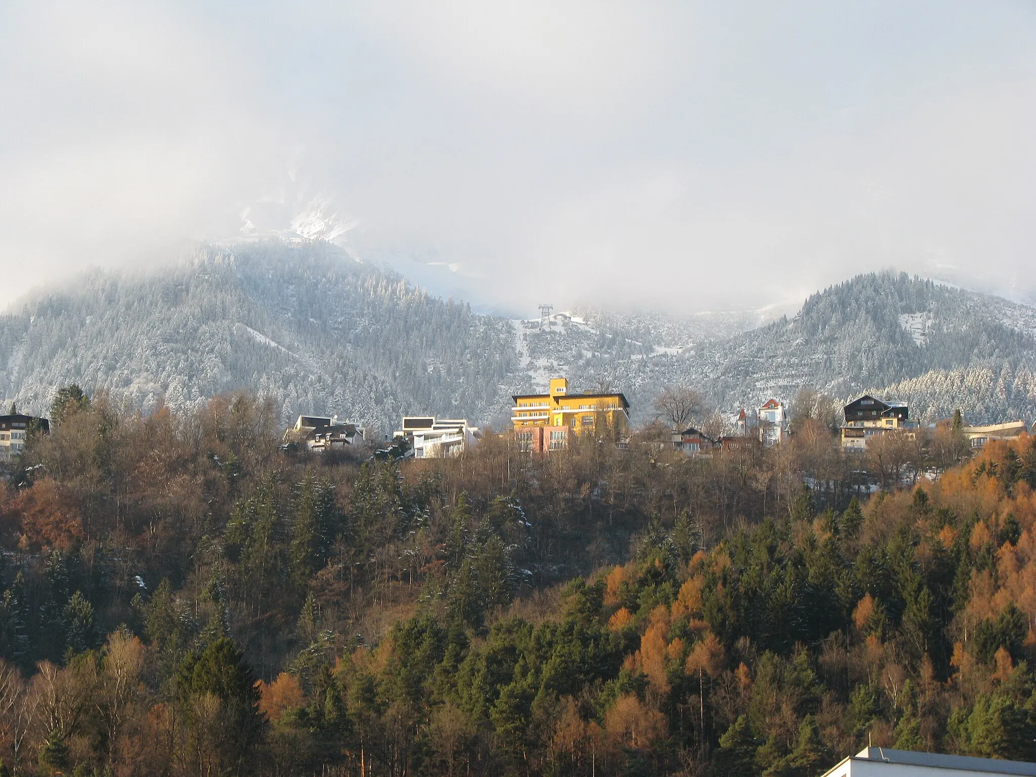 Photo showing: Blick aus dem Saggen auf die Hungerburg