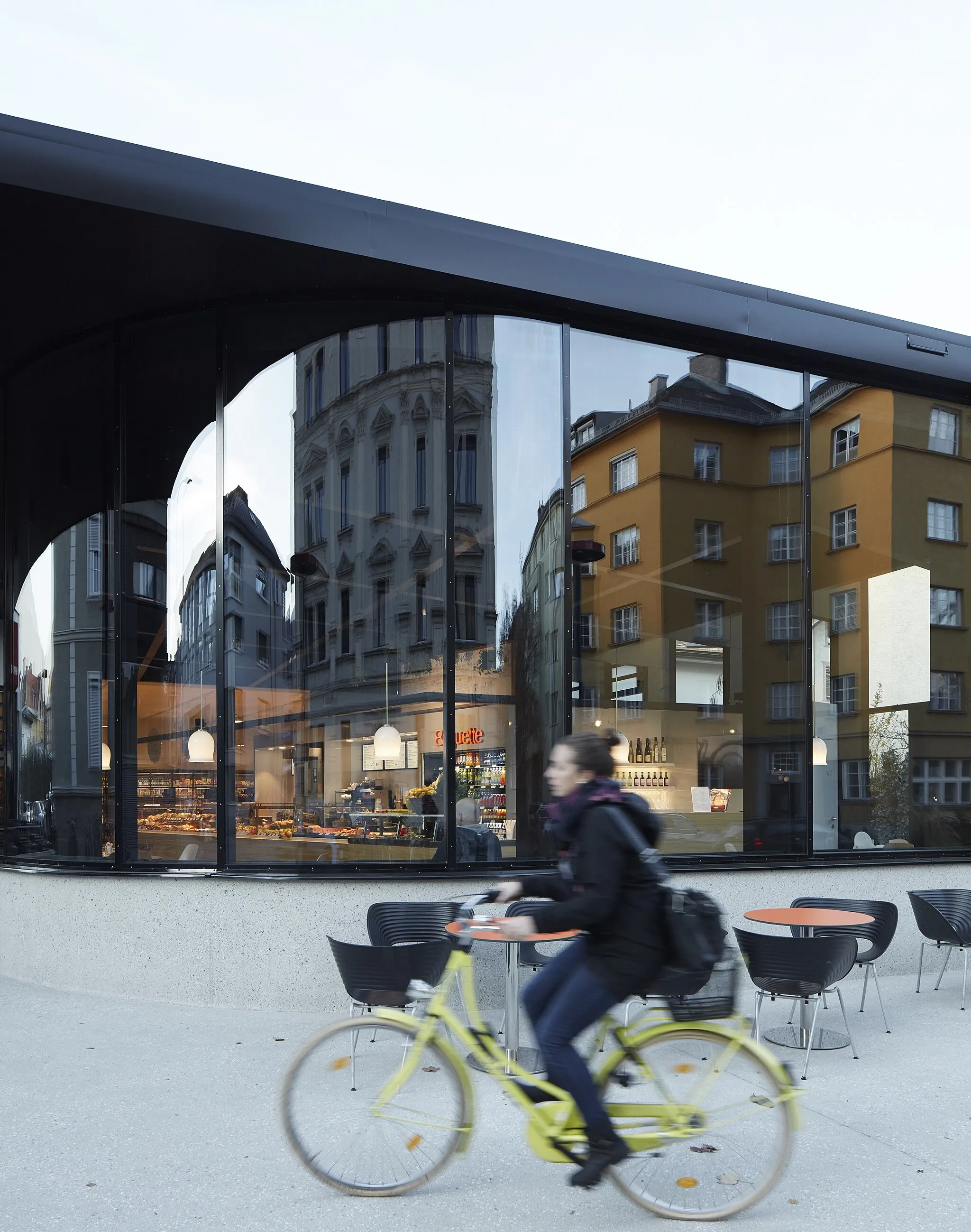 Photo showing: Der MPREIS Markt mit Glasfassade befindet sich nahe dem Wiltener Platzl und wurde von Architekt Vogl-Fernheim entworfen
